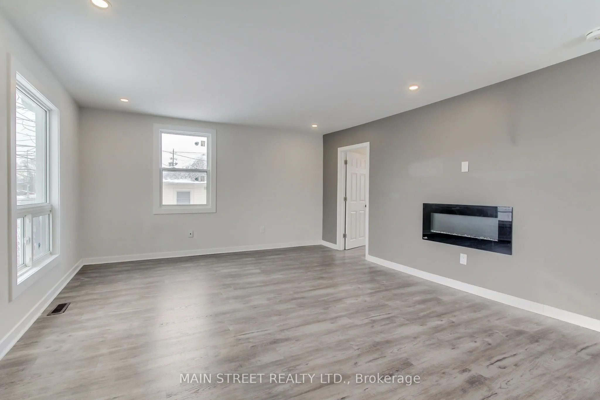 260 The Queensway Road S