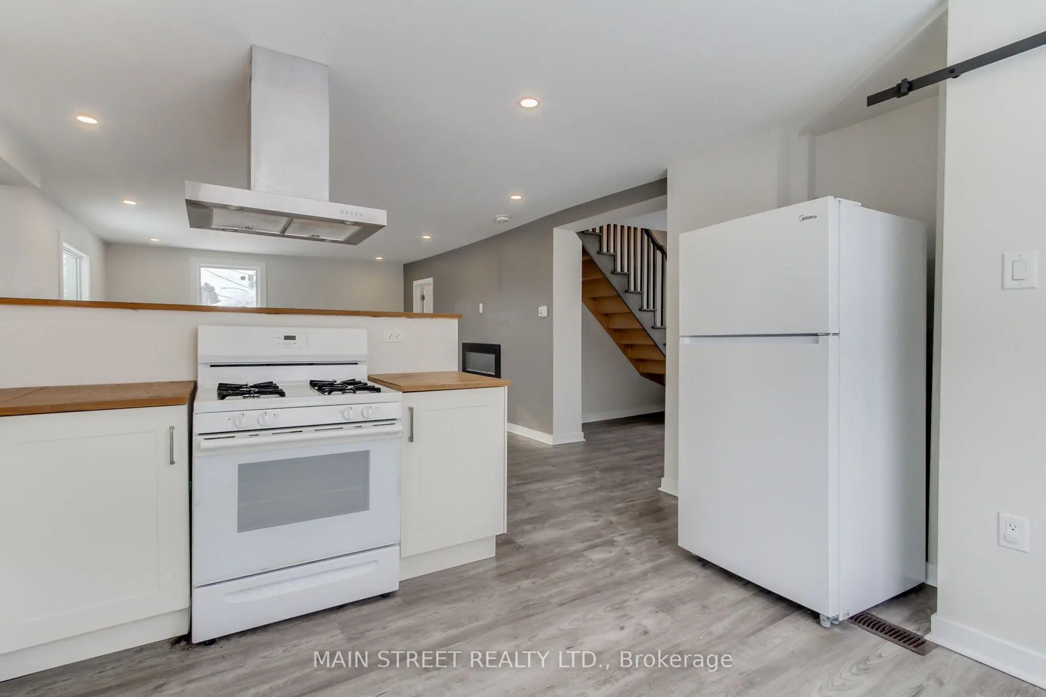 260 The Queensway Road S
