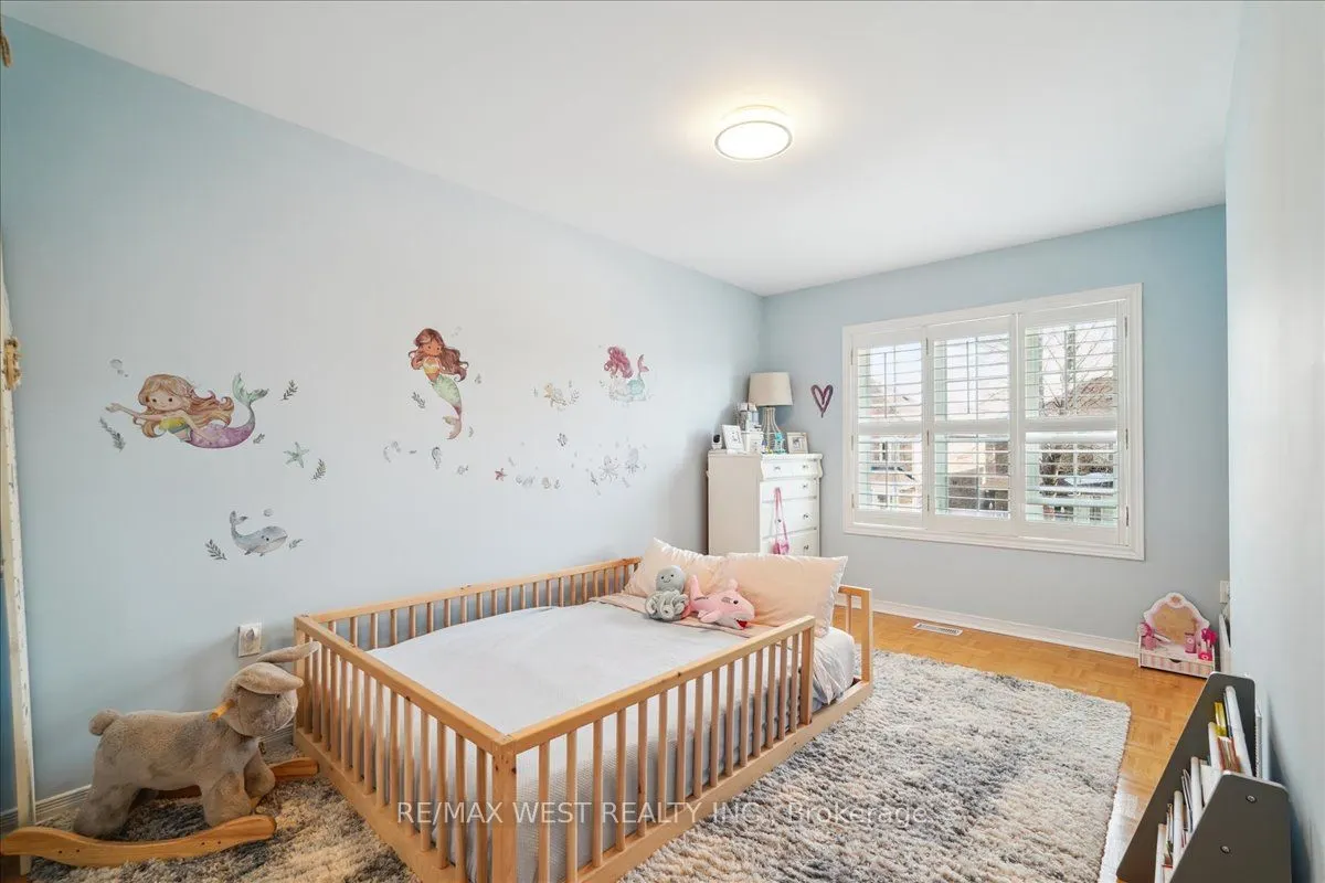 14 La Neve Avenue