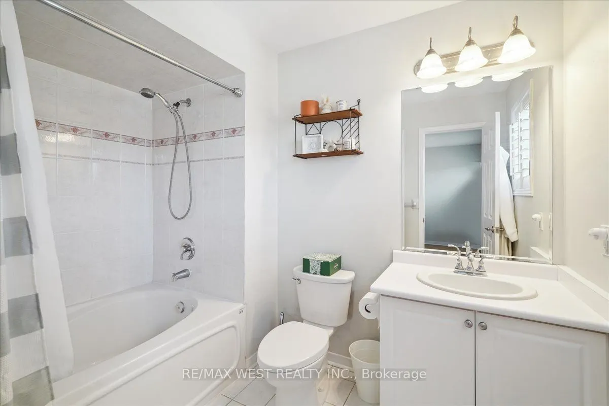 14 La Neve Avenue
