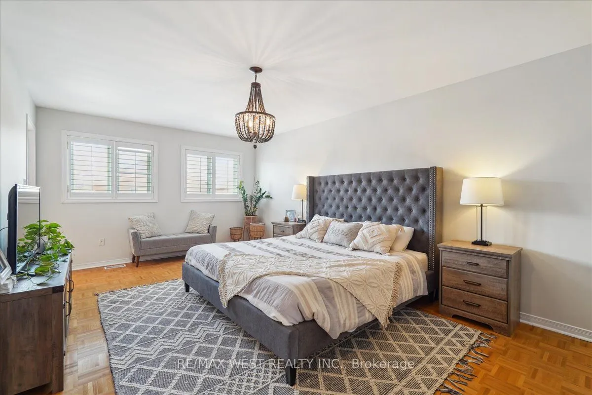 14 La Neve Avenue