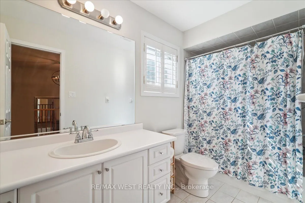 14 La Neve Avenue