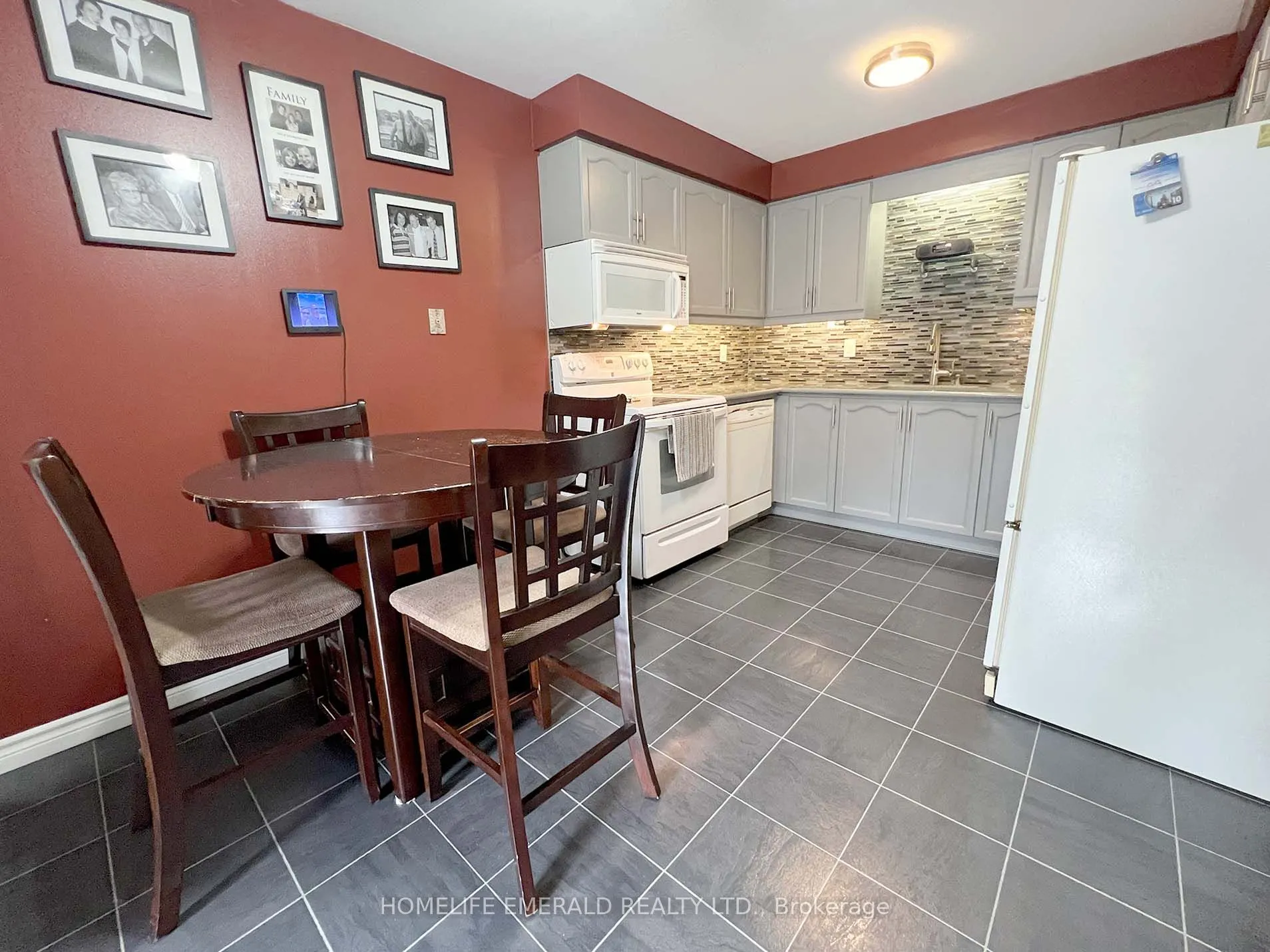1 Potter Crescent