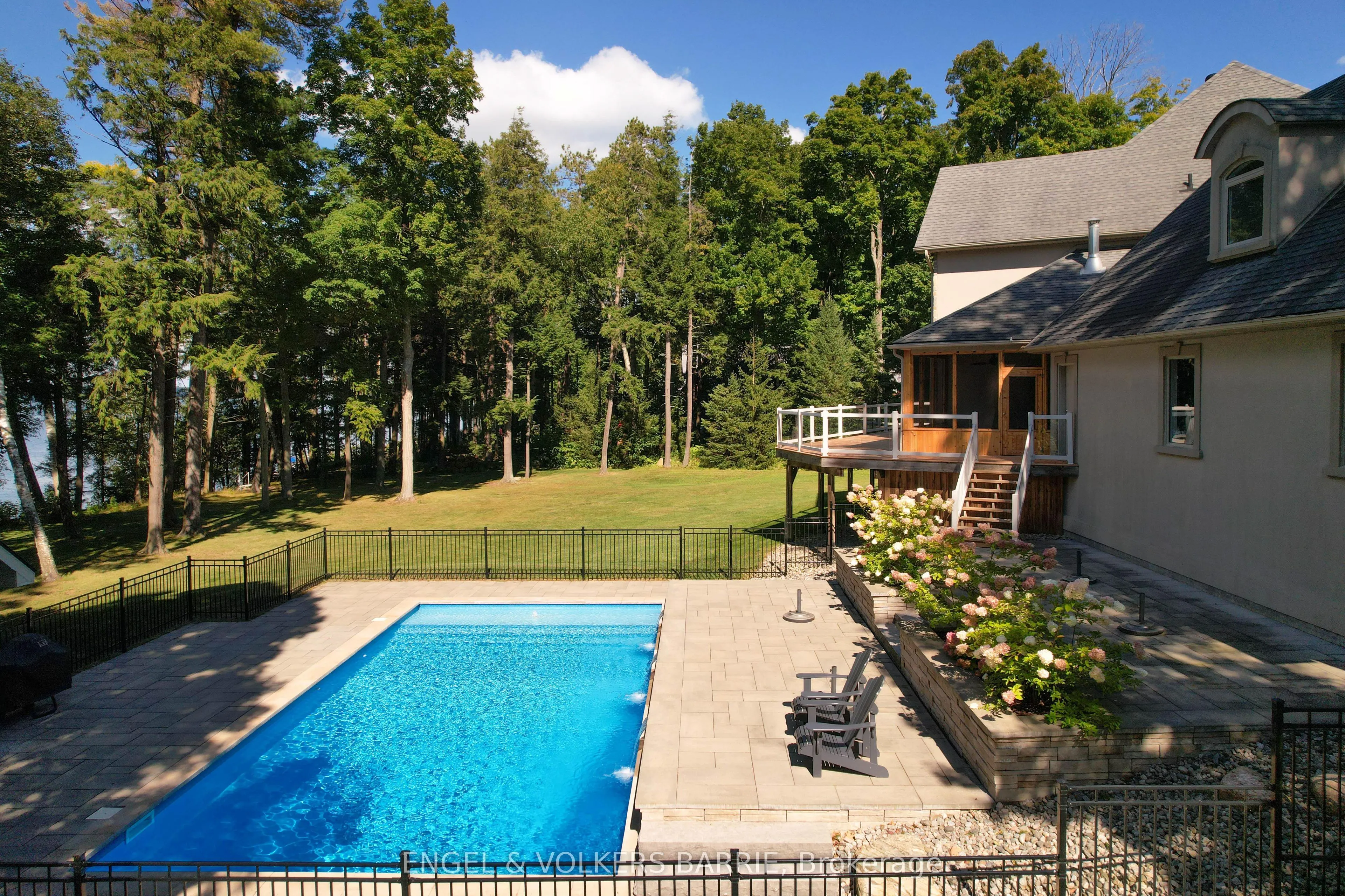 1220 Shoreview Drive