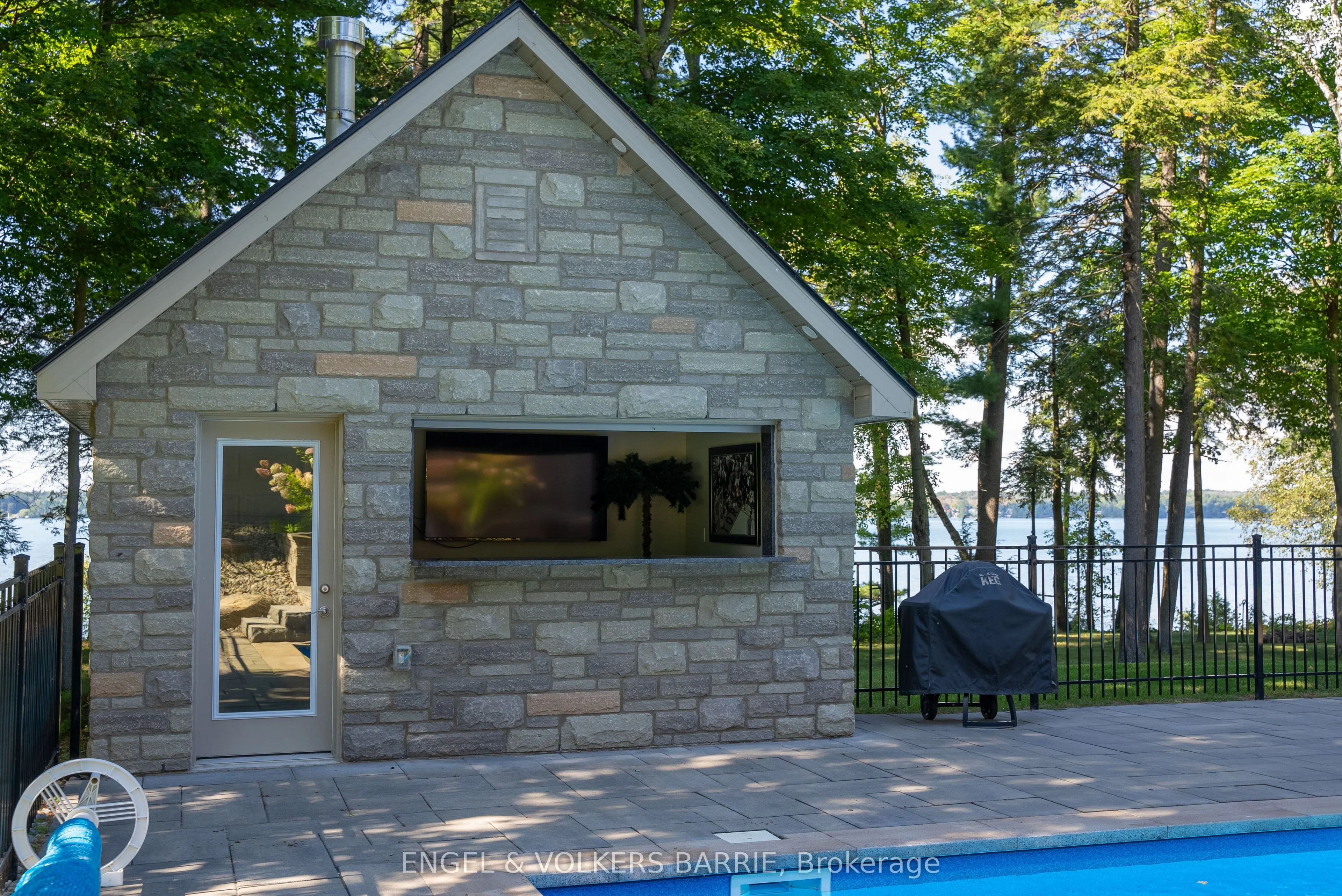 1220 Shoreview Drive