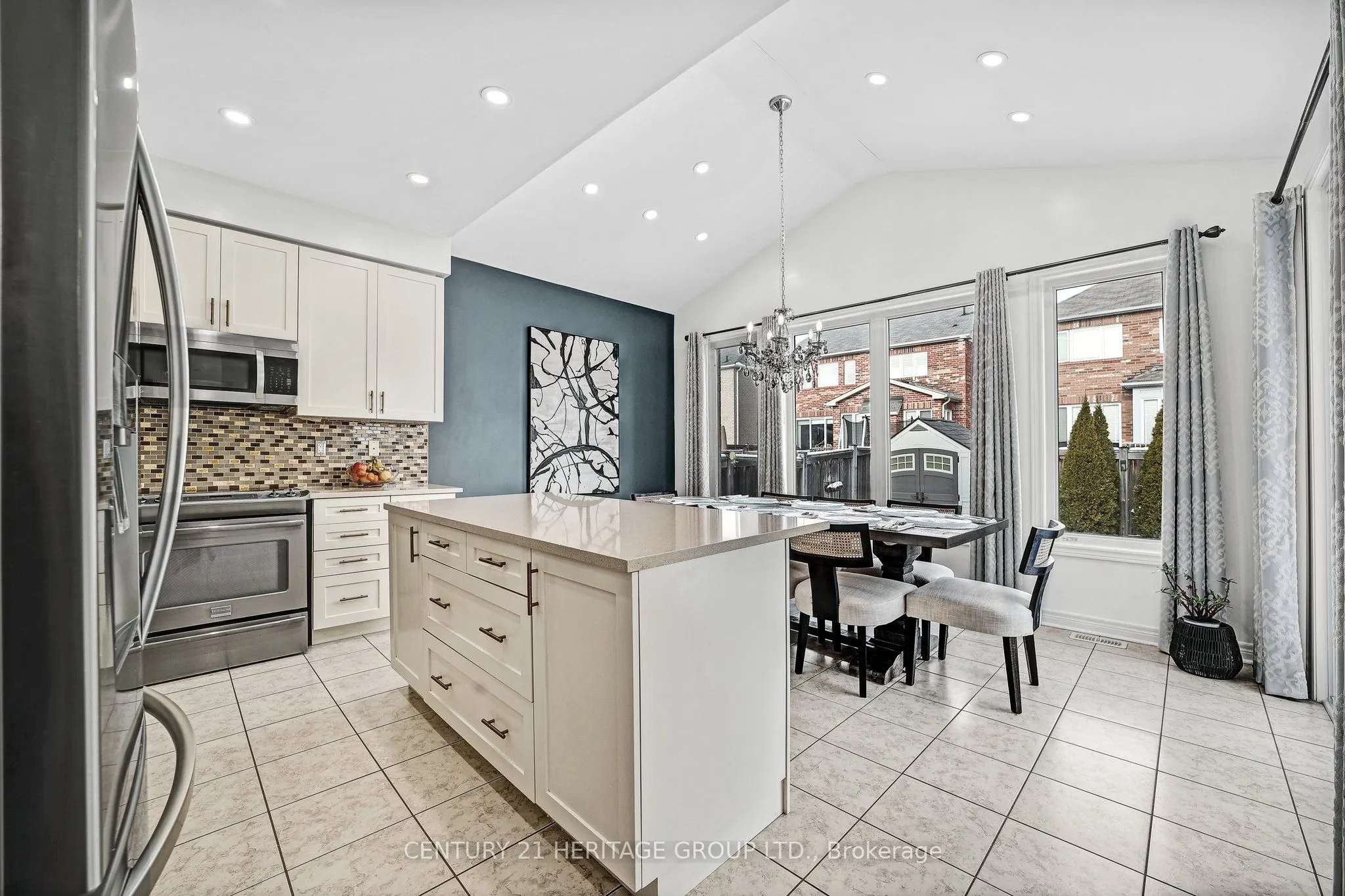 32 Amberwing Landing