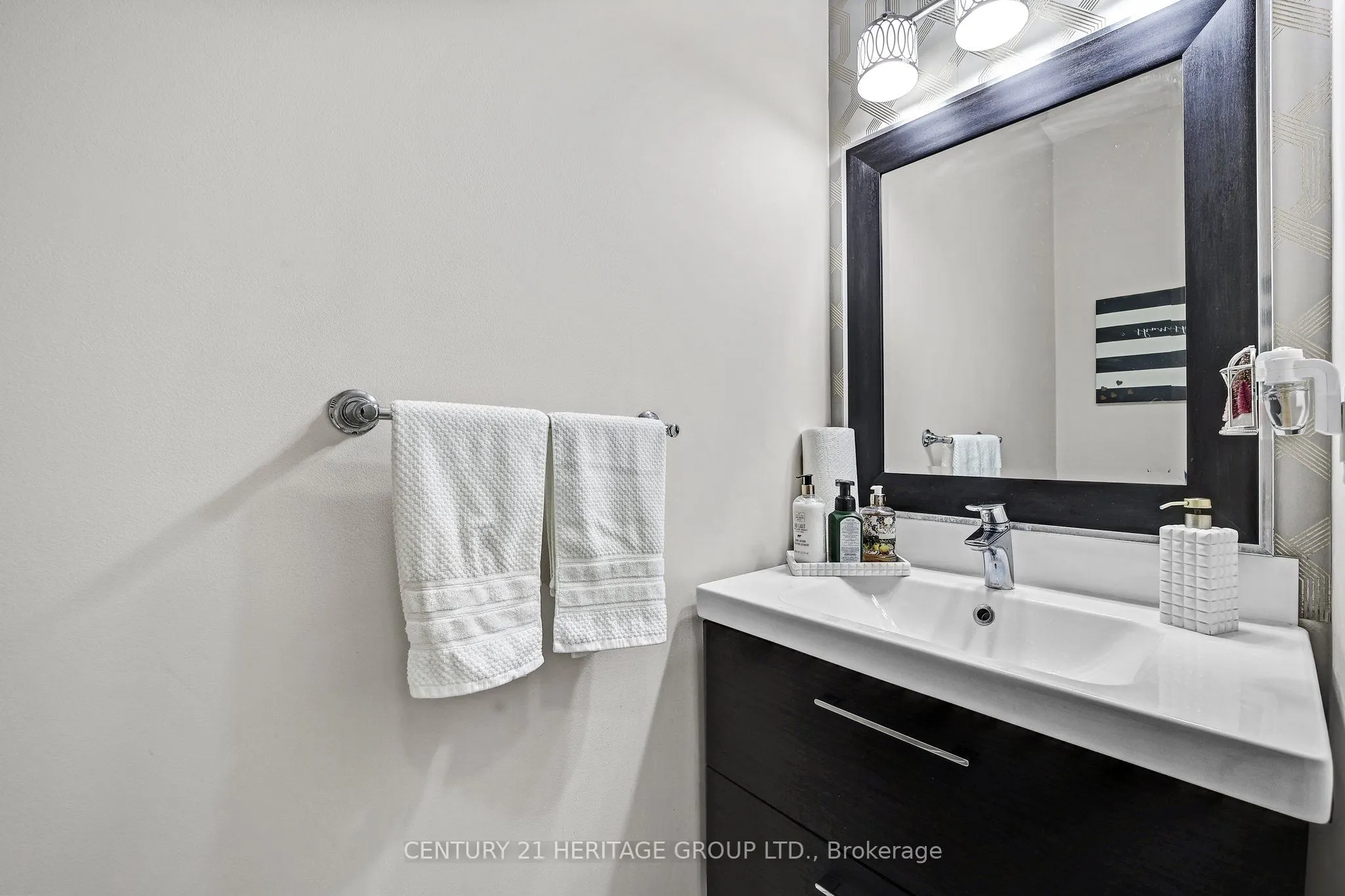 32 Amberwing Landing