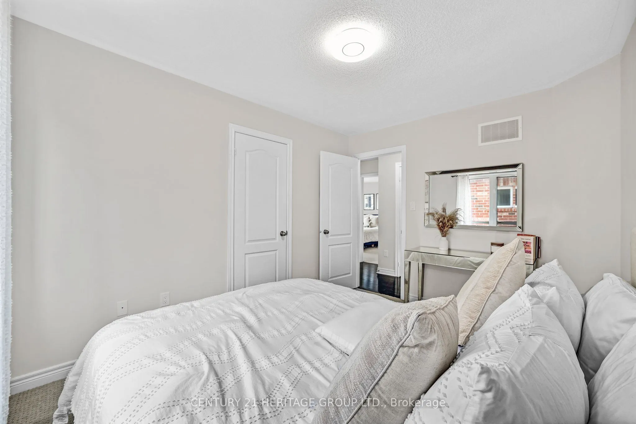 32 Amberwing Landing