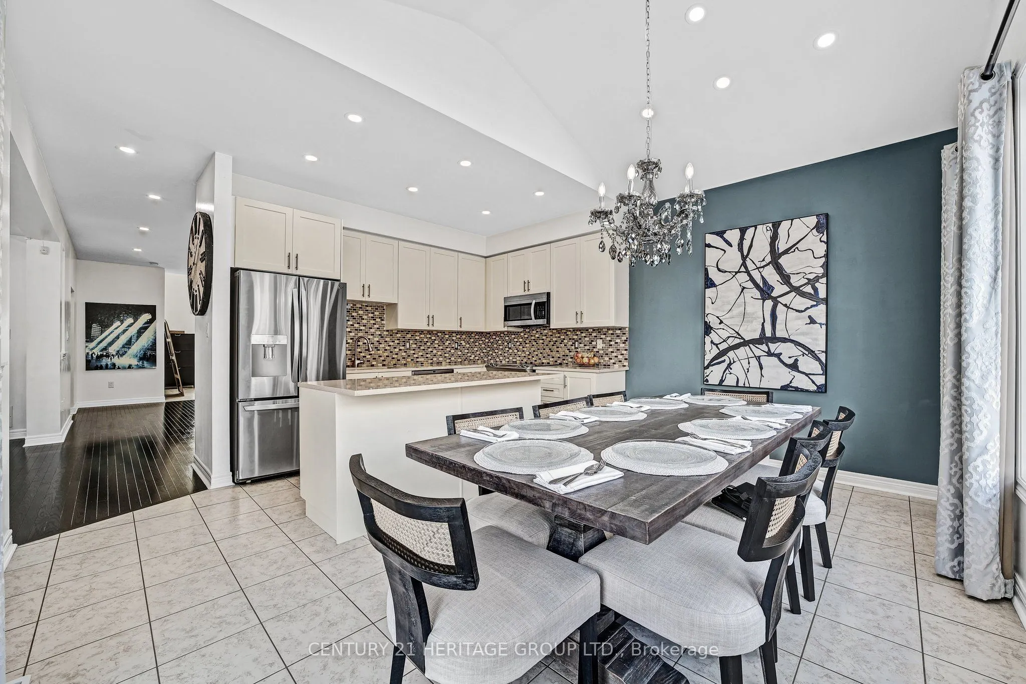 32 Amberwing Landing