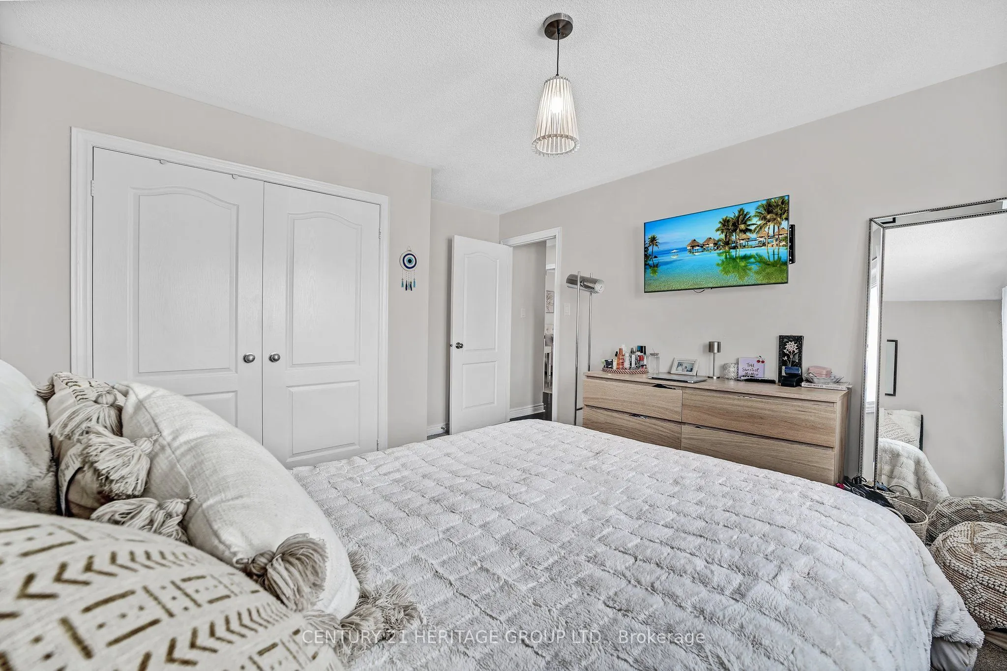 32 Amberwing Landing