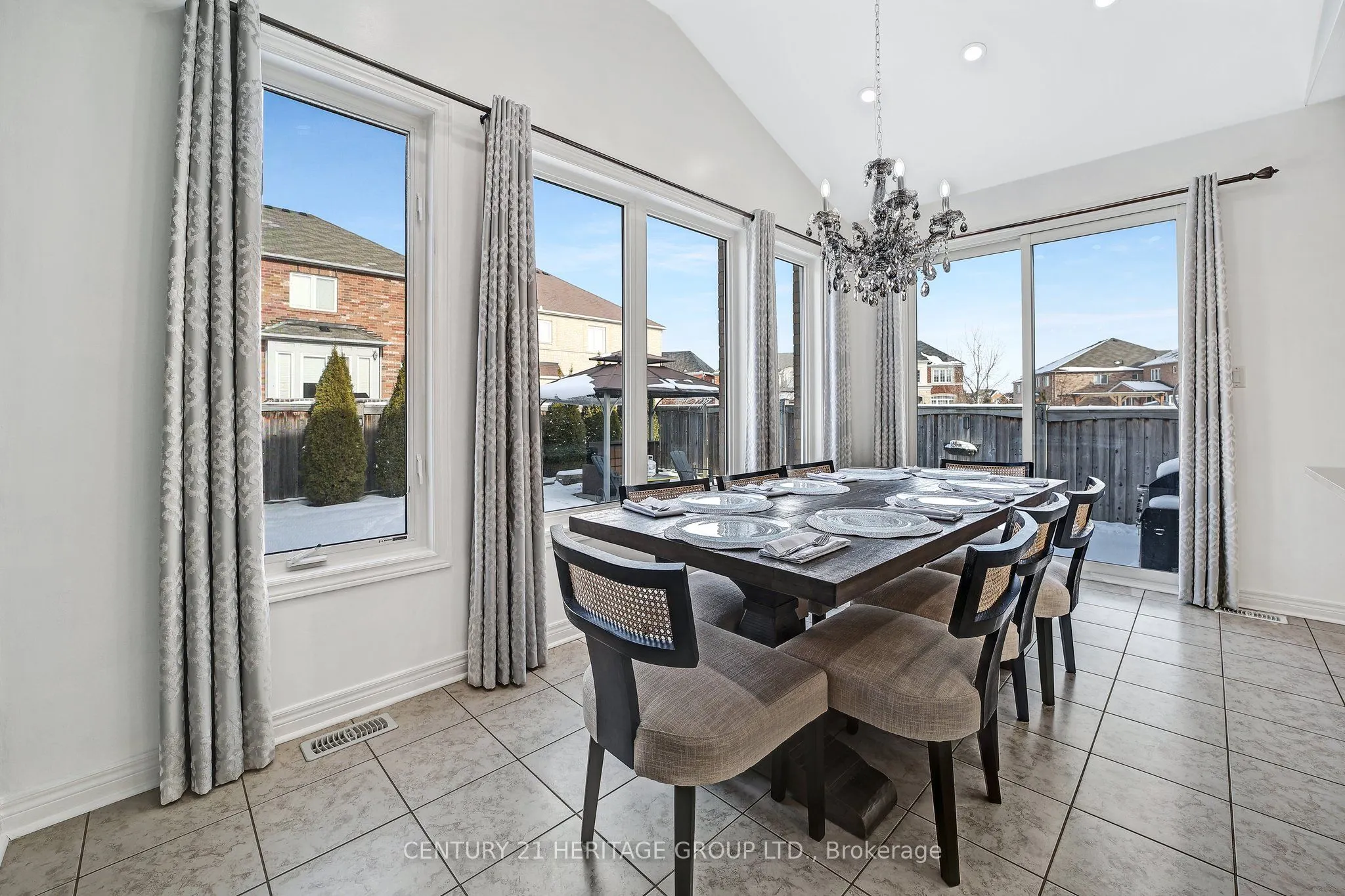 32 Amberwing Landing