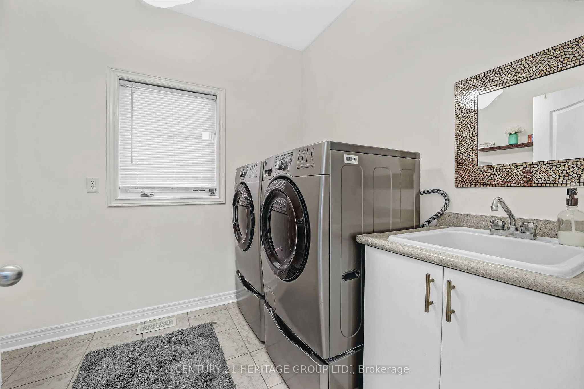 32 Amberwing Landing