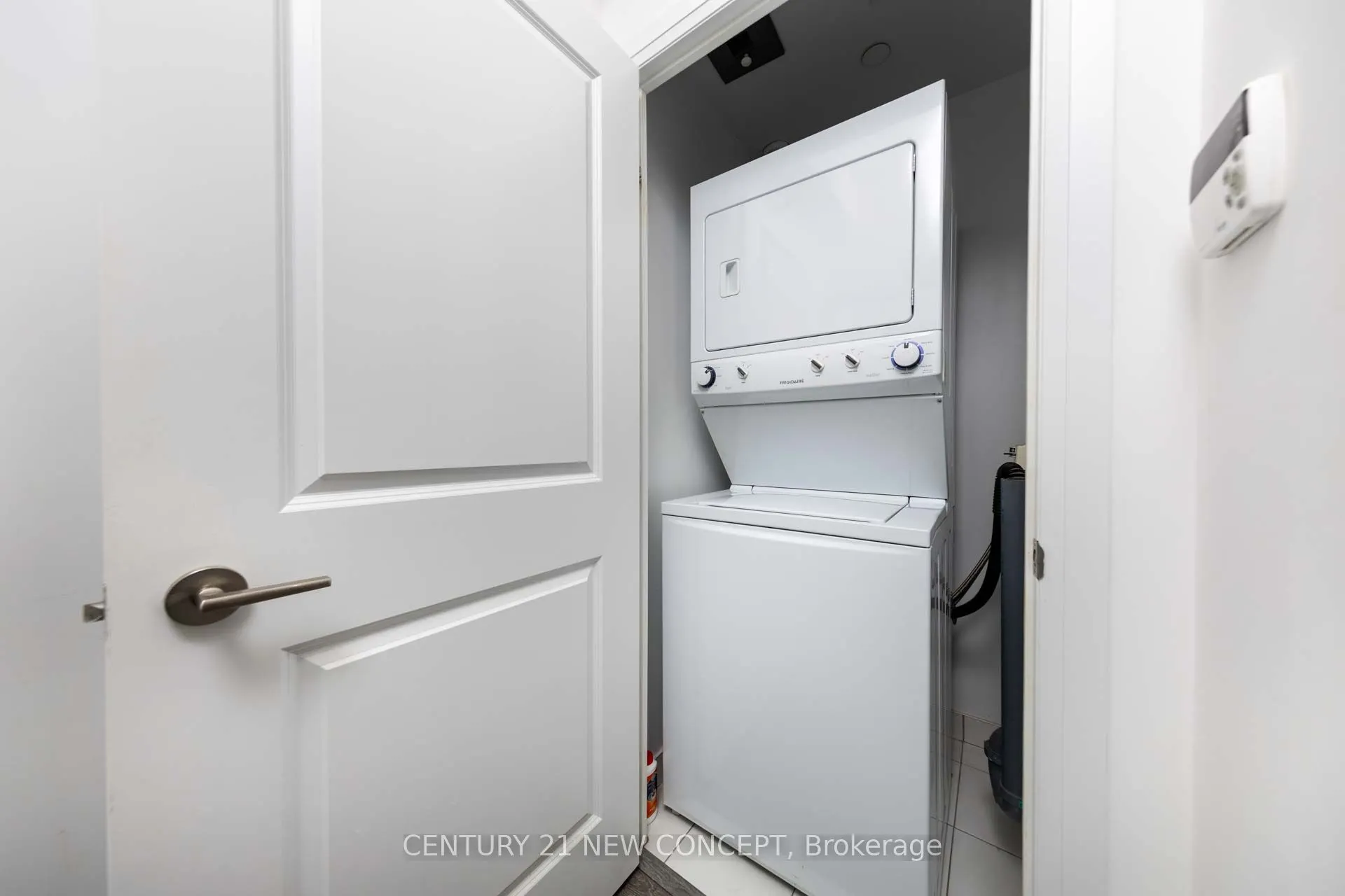 55 Oneida Crescent #409