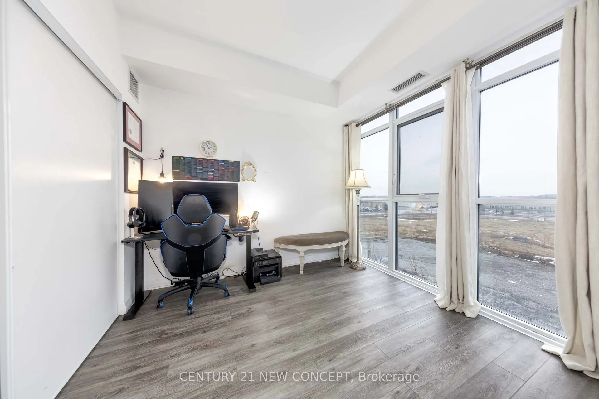 55 Oneida Crescent #409