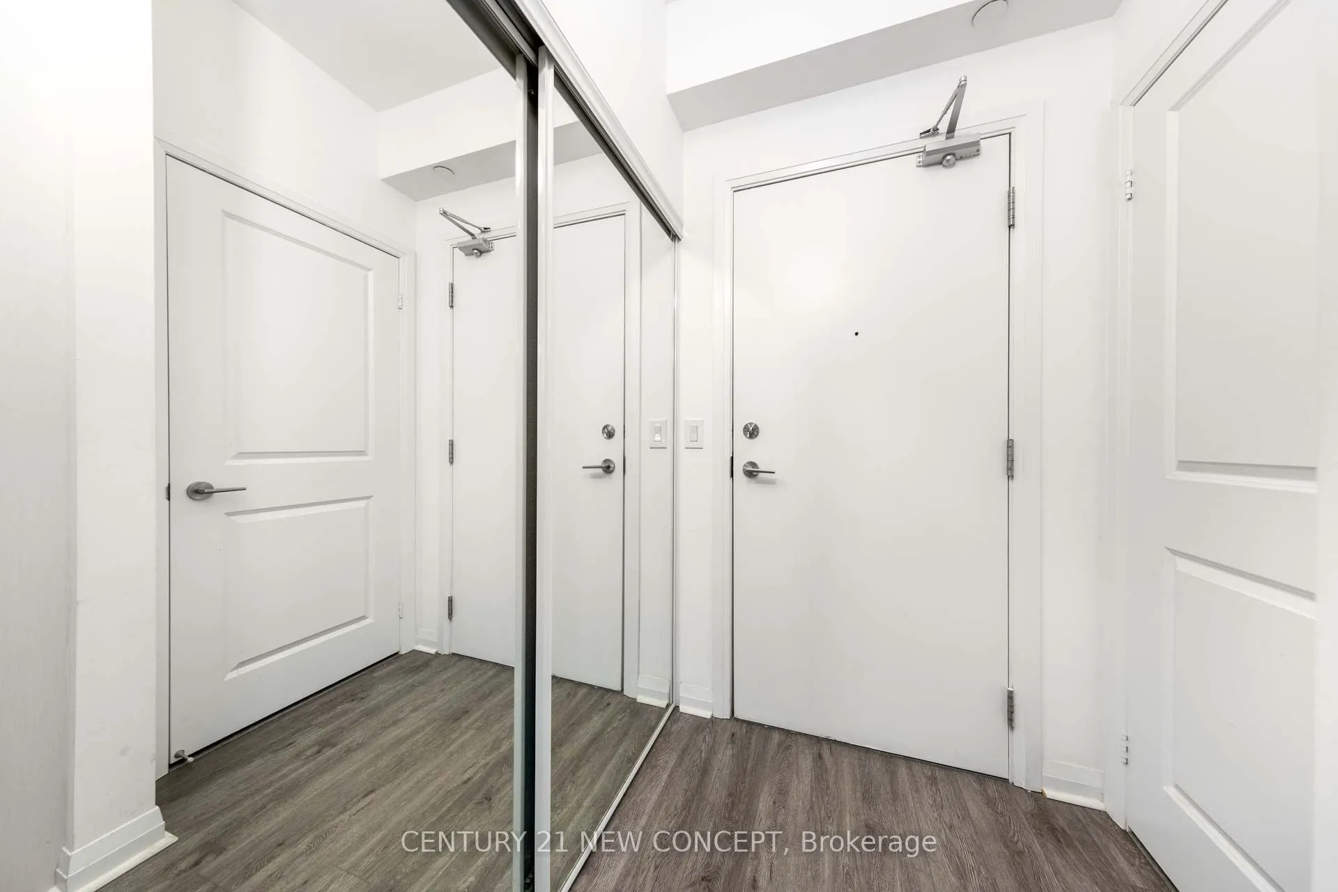 55 Oneida Crescent #409