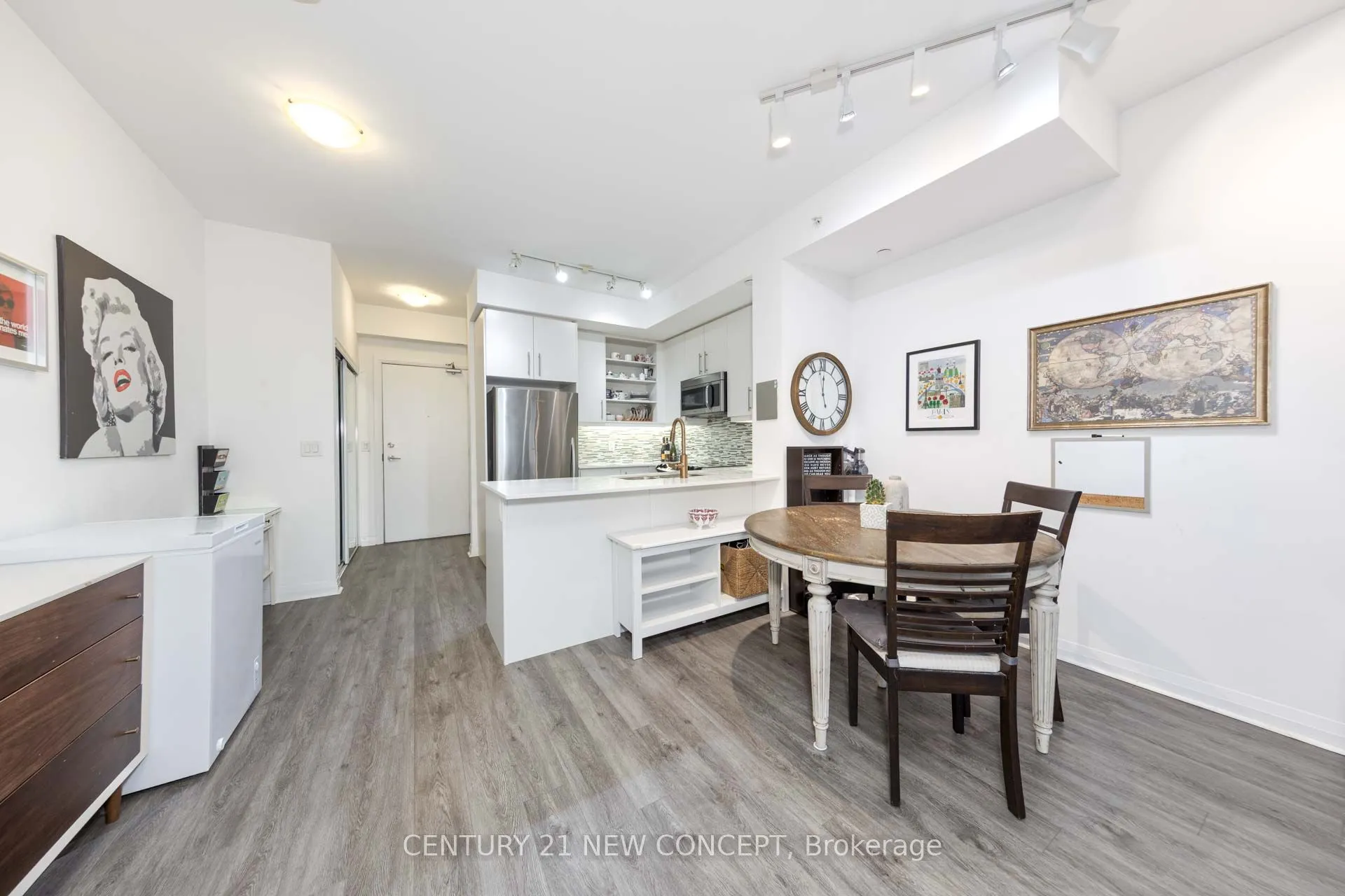 55 Oneida Crescent #409