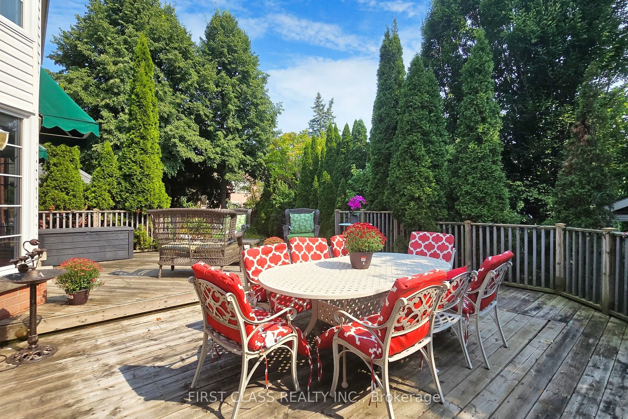 125 Longwater Chase