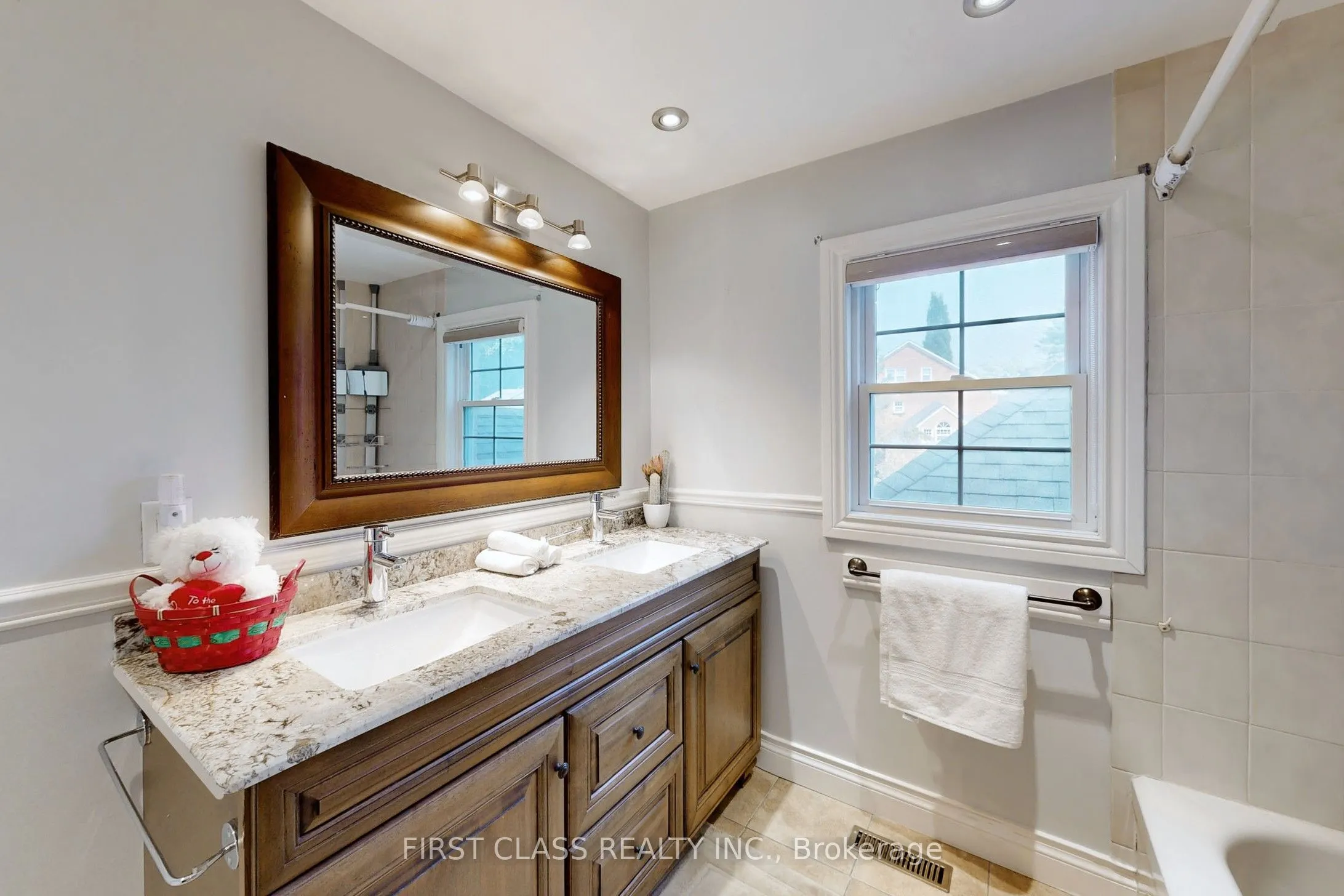 125 Longwater Chase