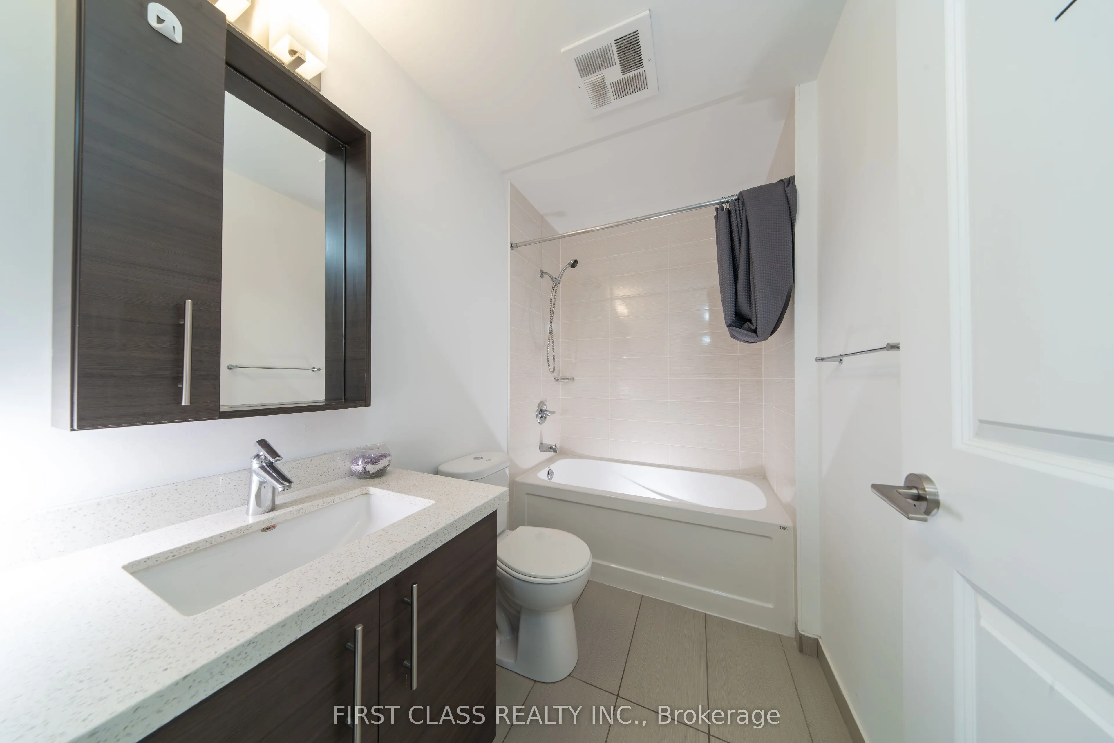 325 South Park Road, #Rg2
