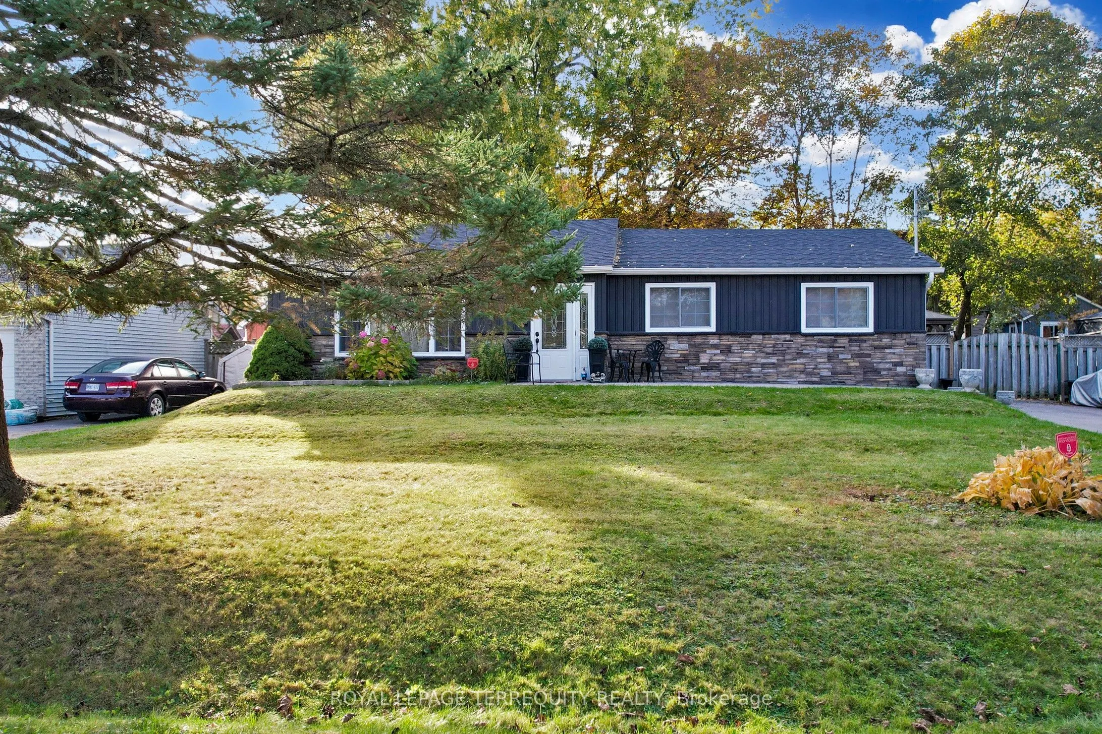 36 Elmvale Boulevard