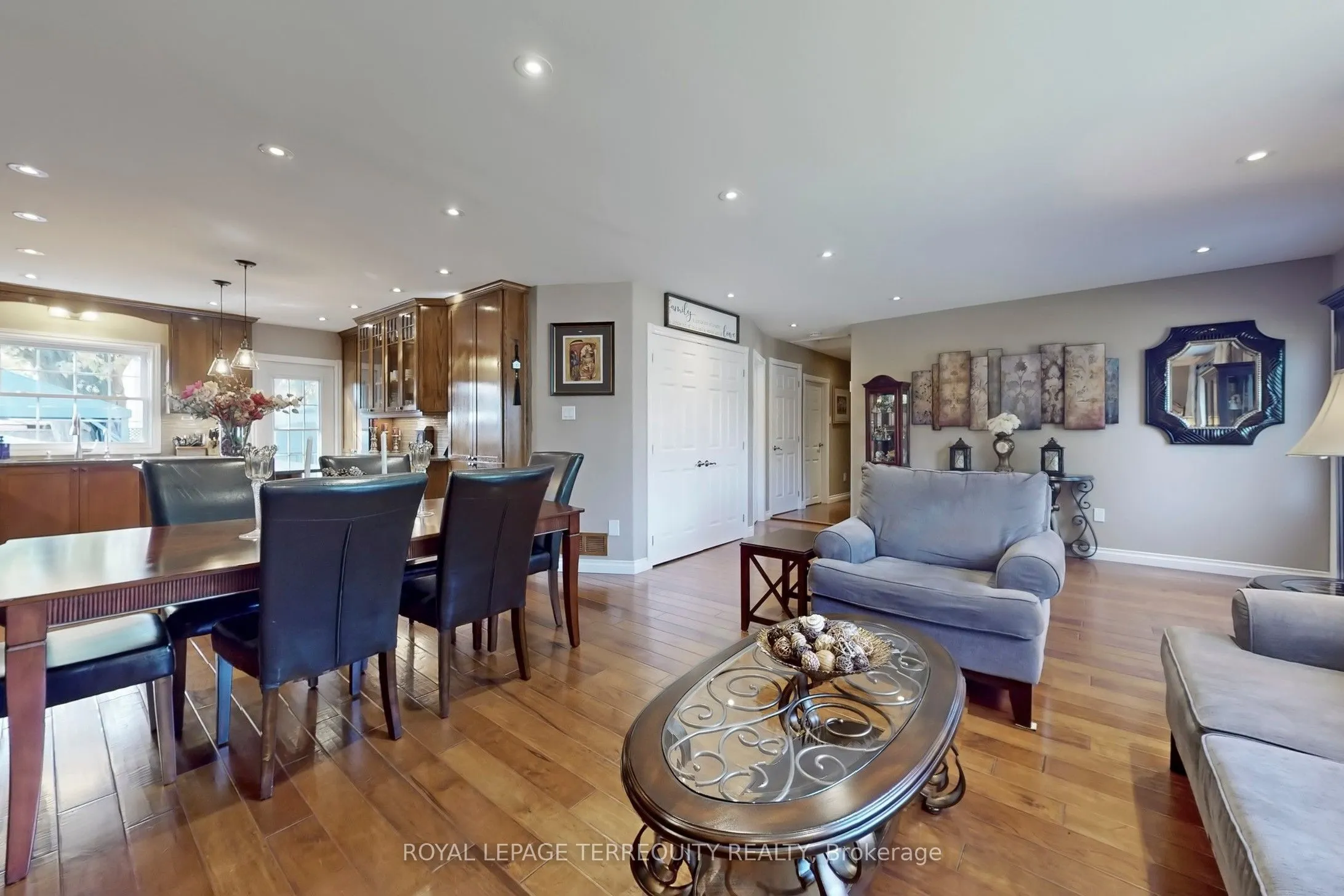 36 Elmvale Boulevard