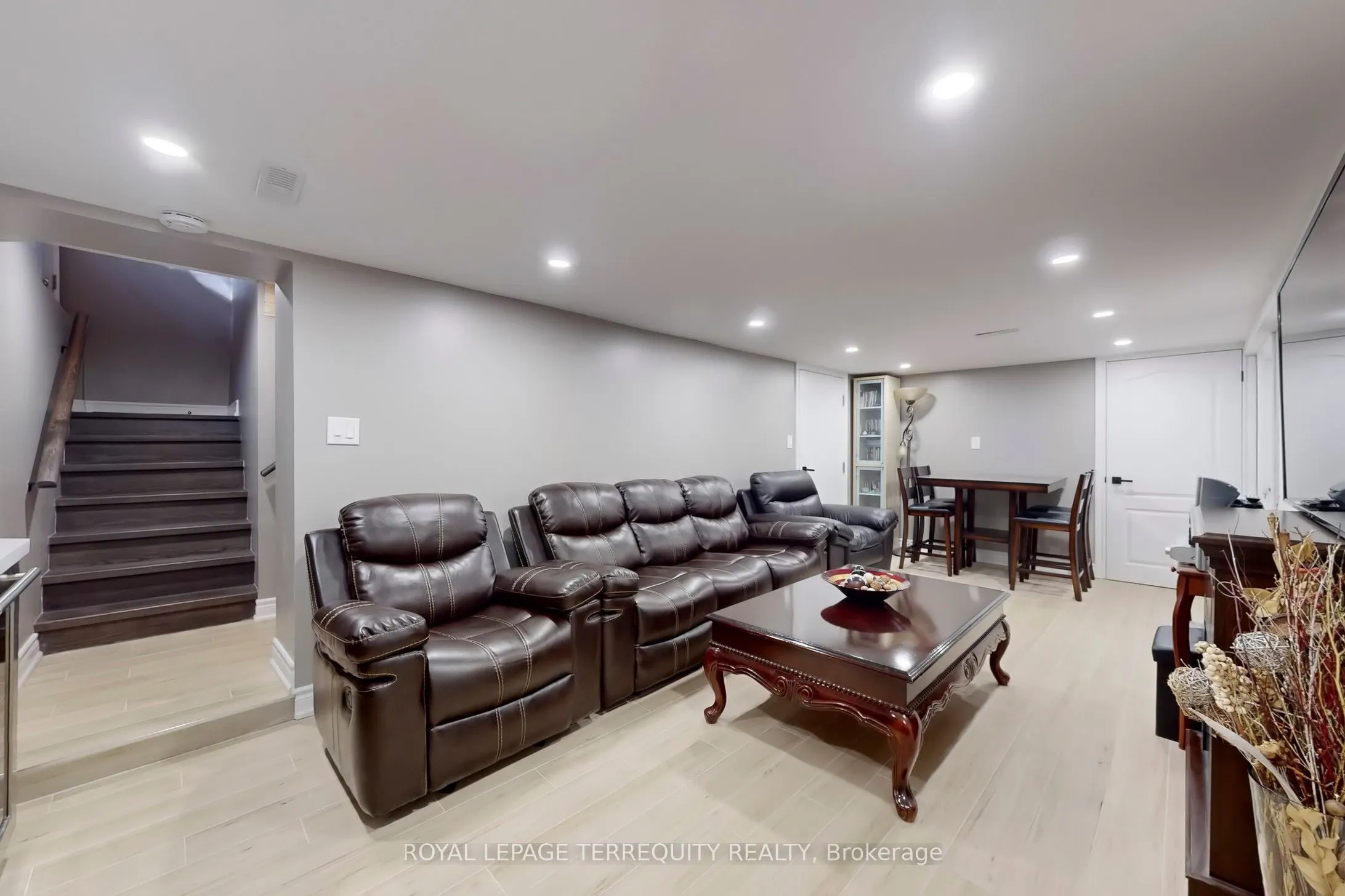 36 Elmvale Boulevard