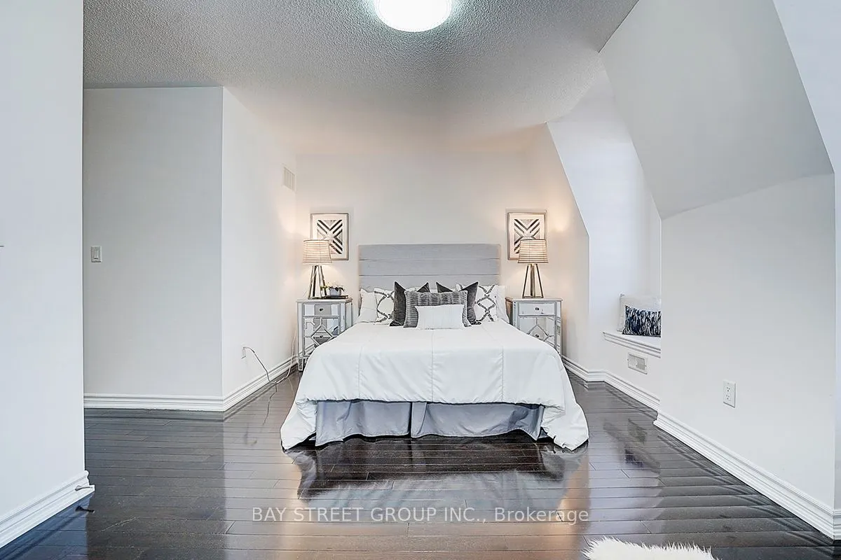 10981 Woodbine Avenue