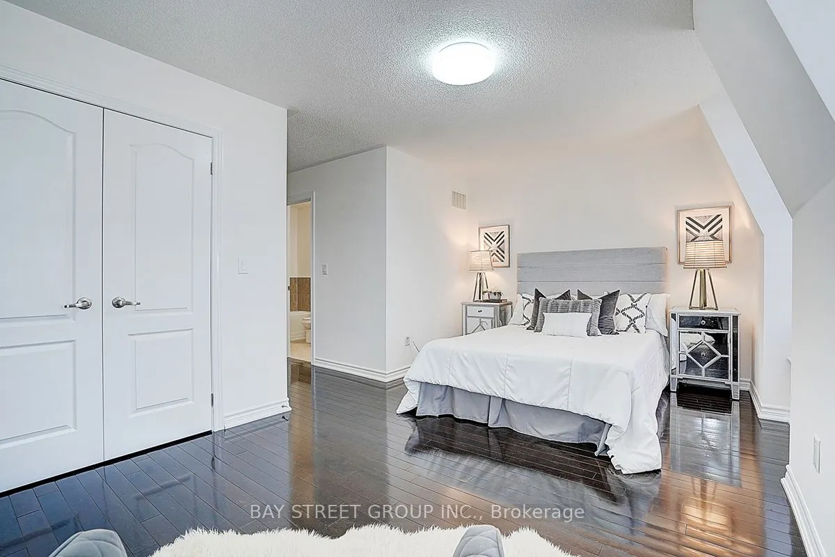 10981 Woodbine Avenue