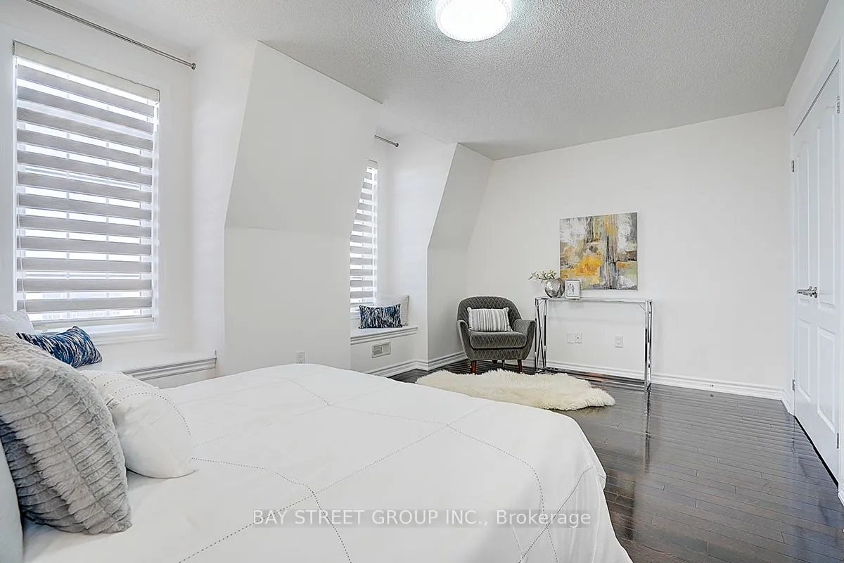 10981 Woodbine Avenue