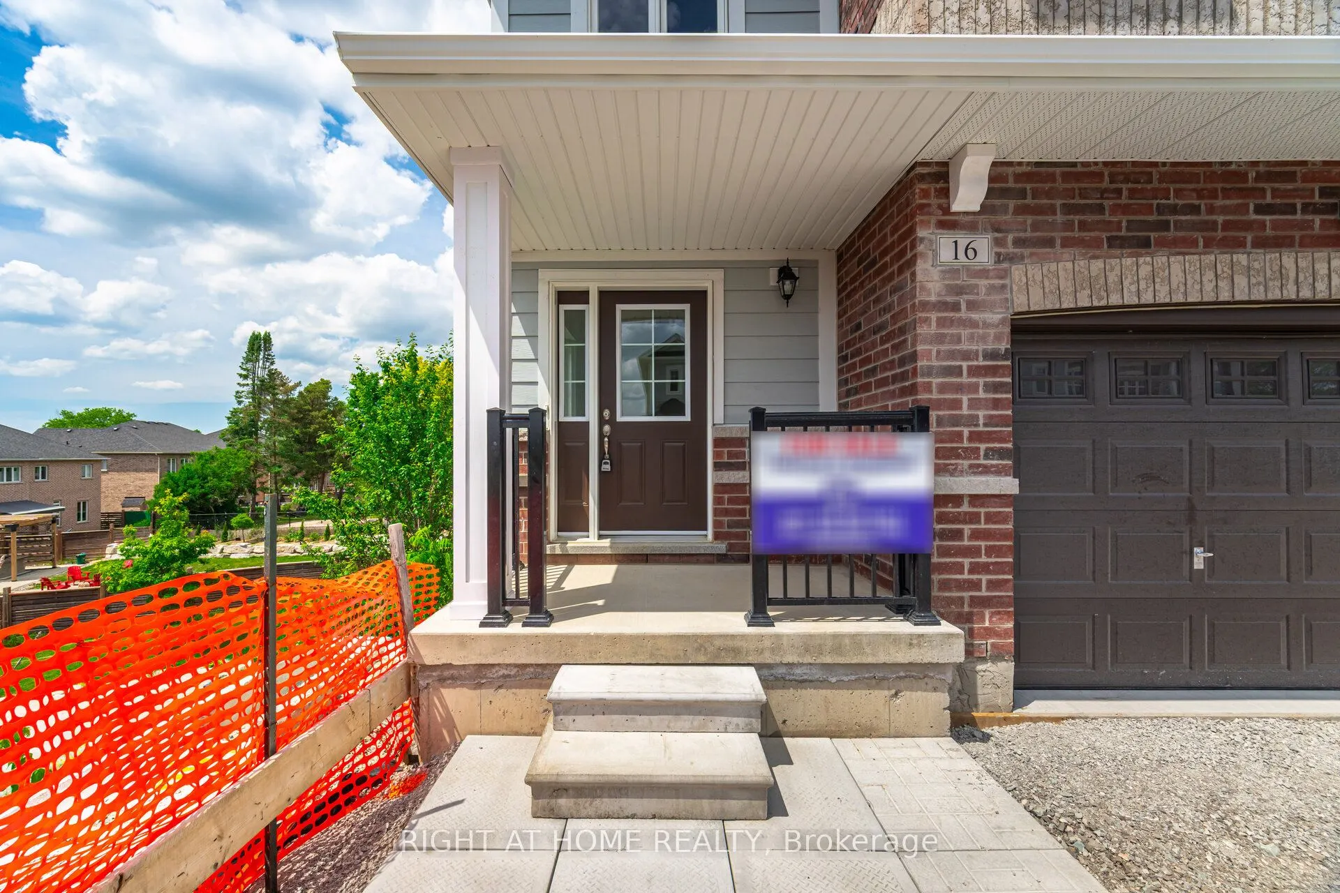 16 Ravenscraig Place, #16