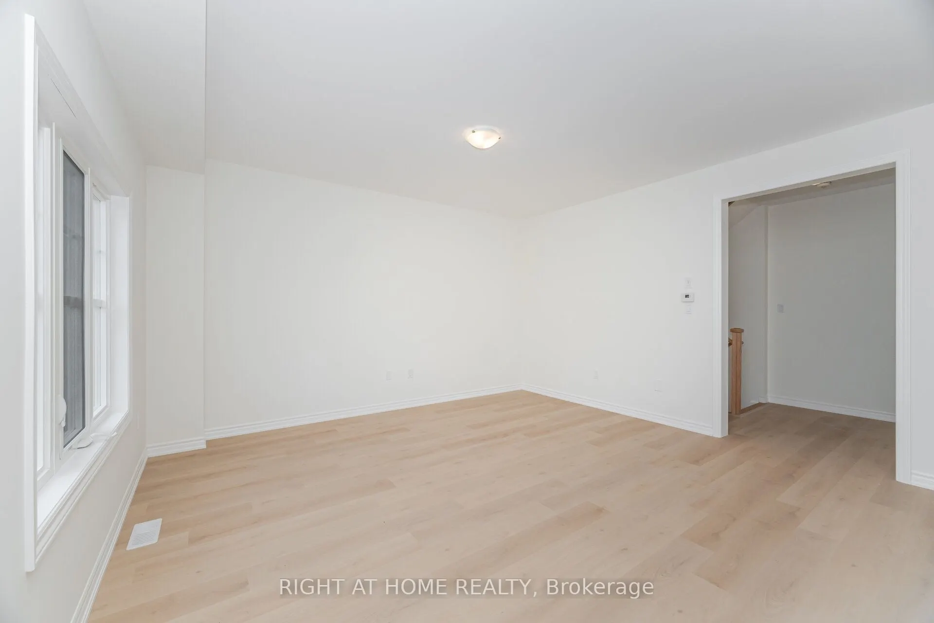 16 Ravenscraig Place, #16