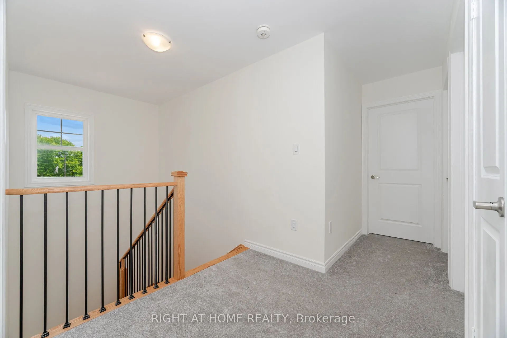 16 Ravenscraig Place, #16