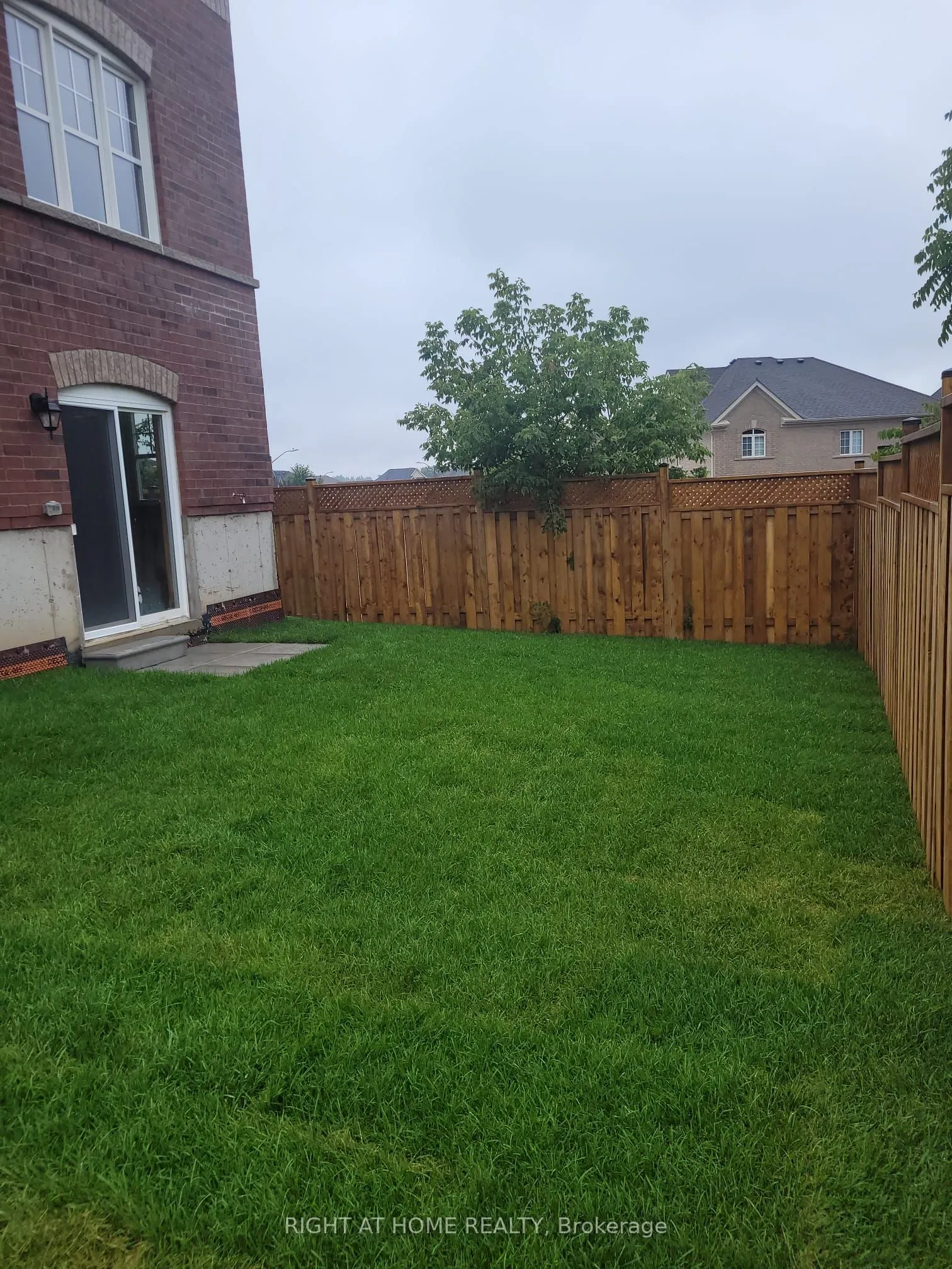 16 Ravenscraig Place, #16