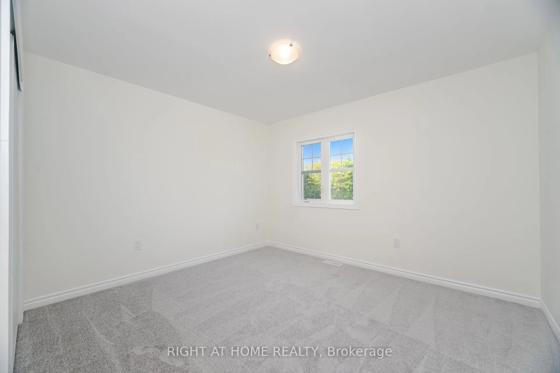 16 Ravenscraig Place, #16