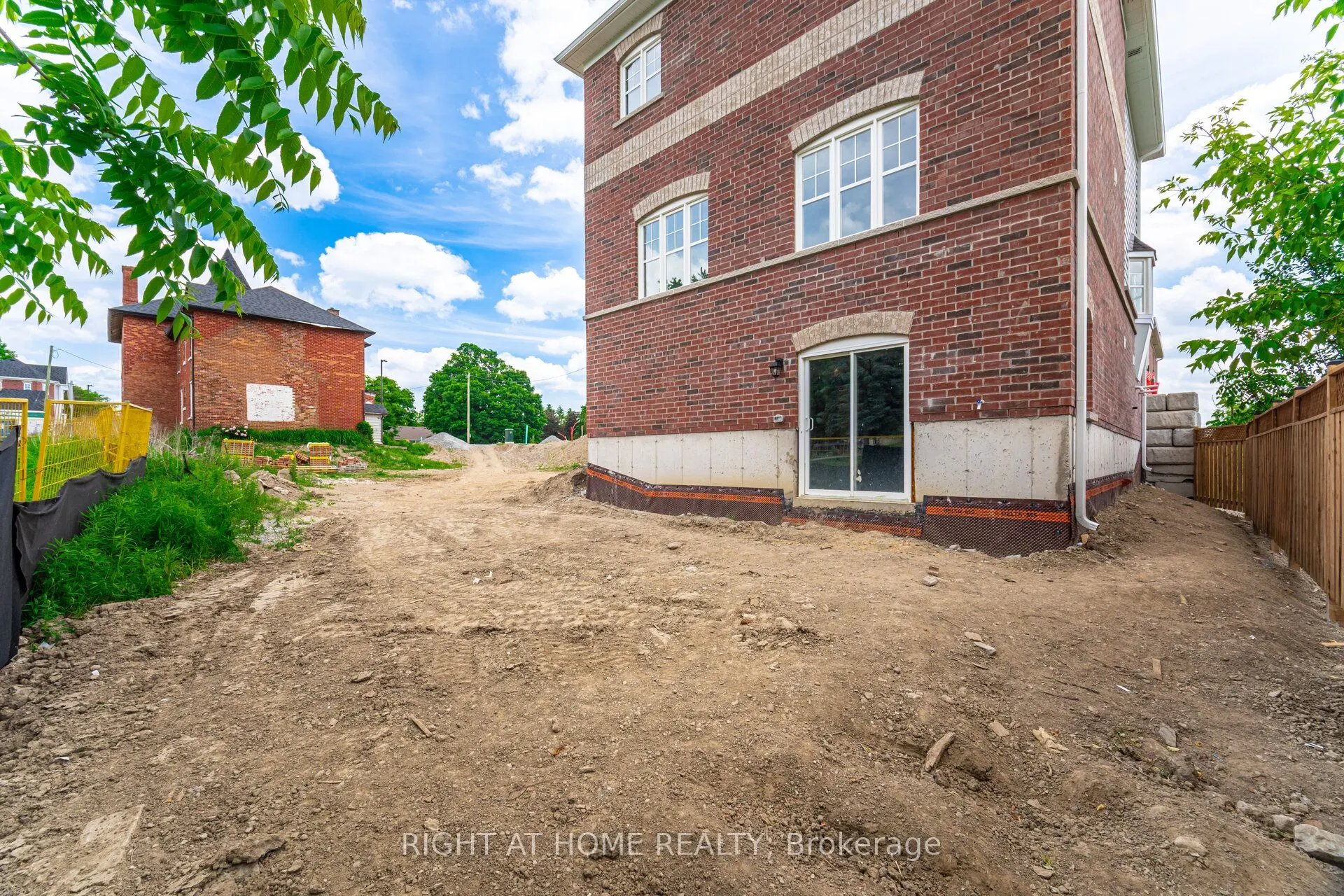 16 Ravenscraig Place, #16