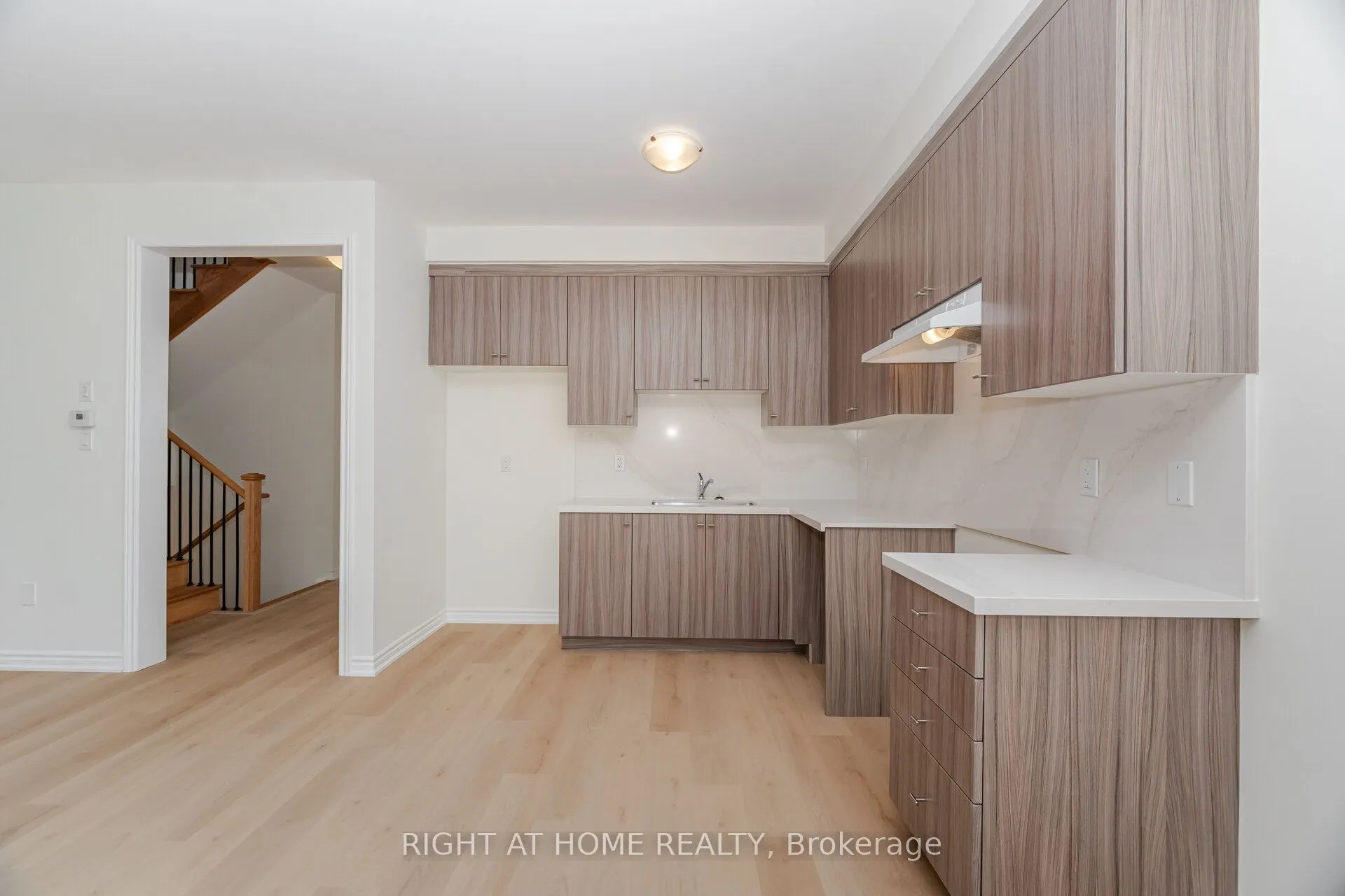 16 Ravenscraig Place, #16