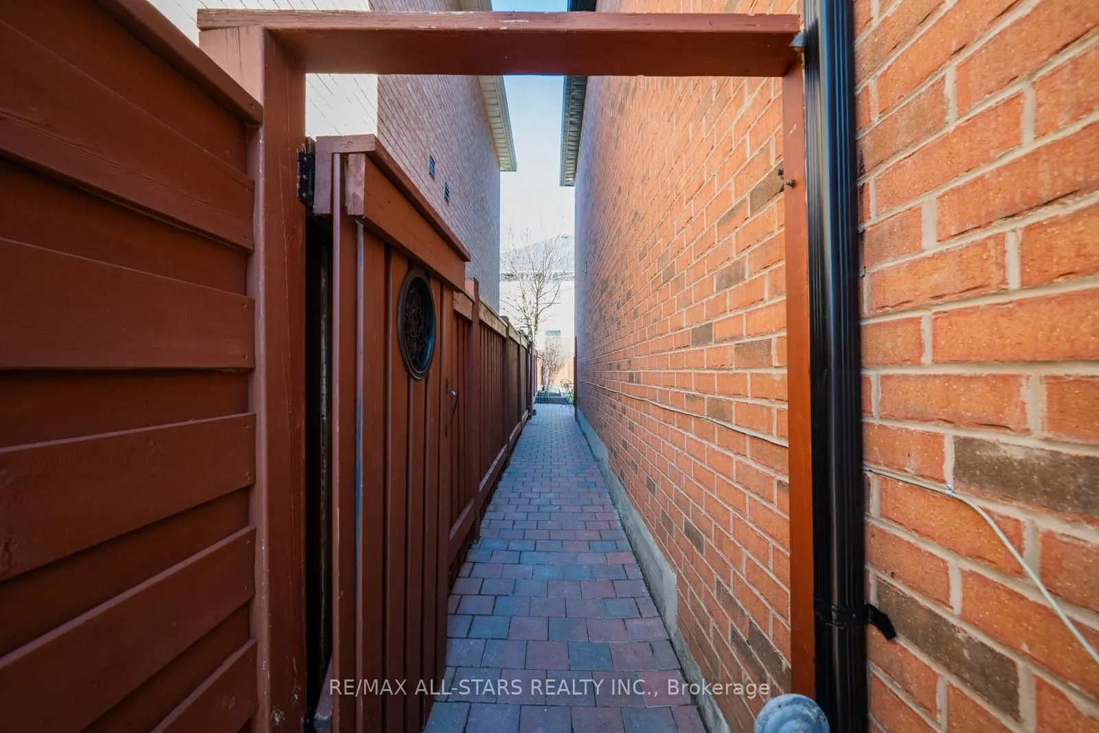 37 Mantle Avenue