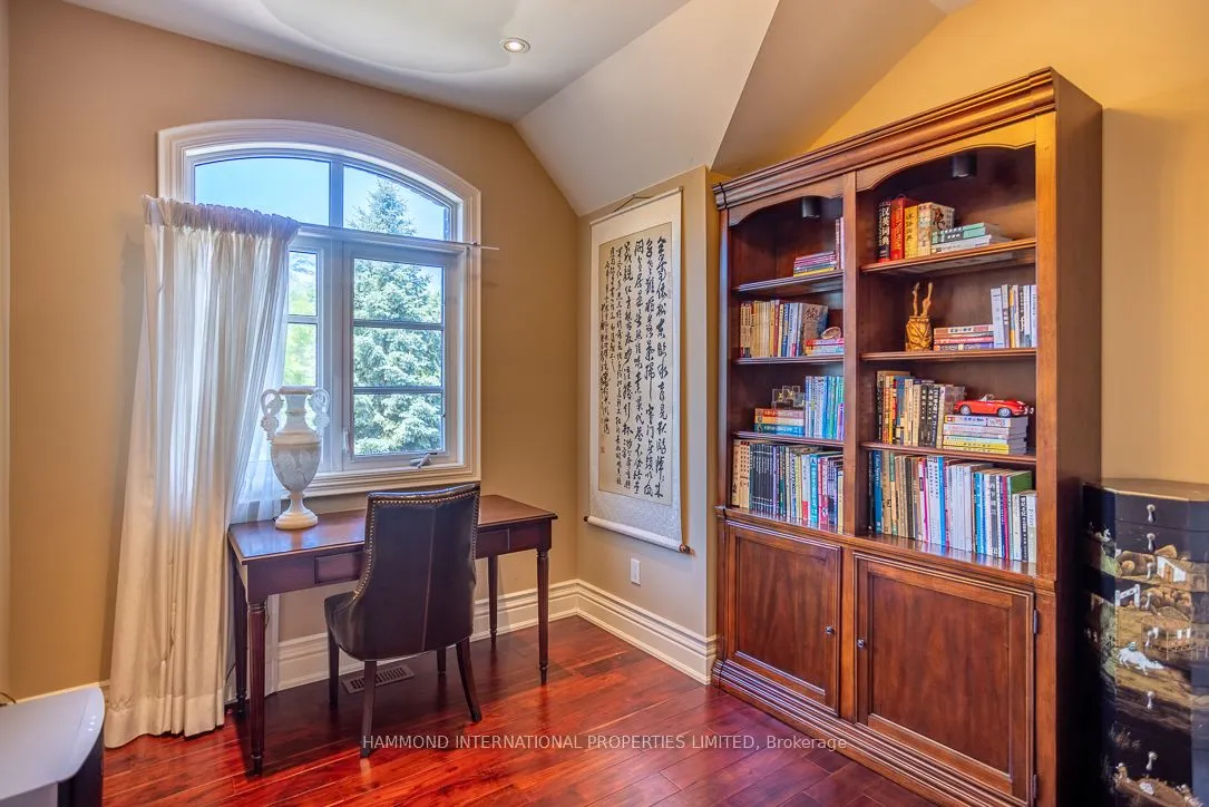 851 Woodland Acres Crescent