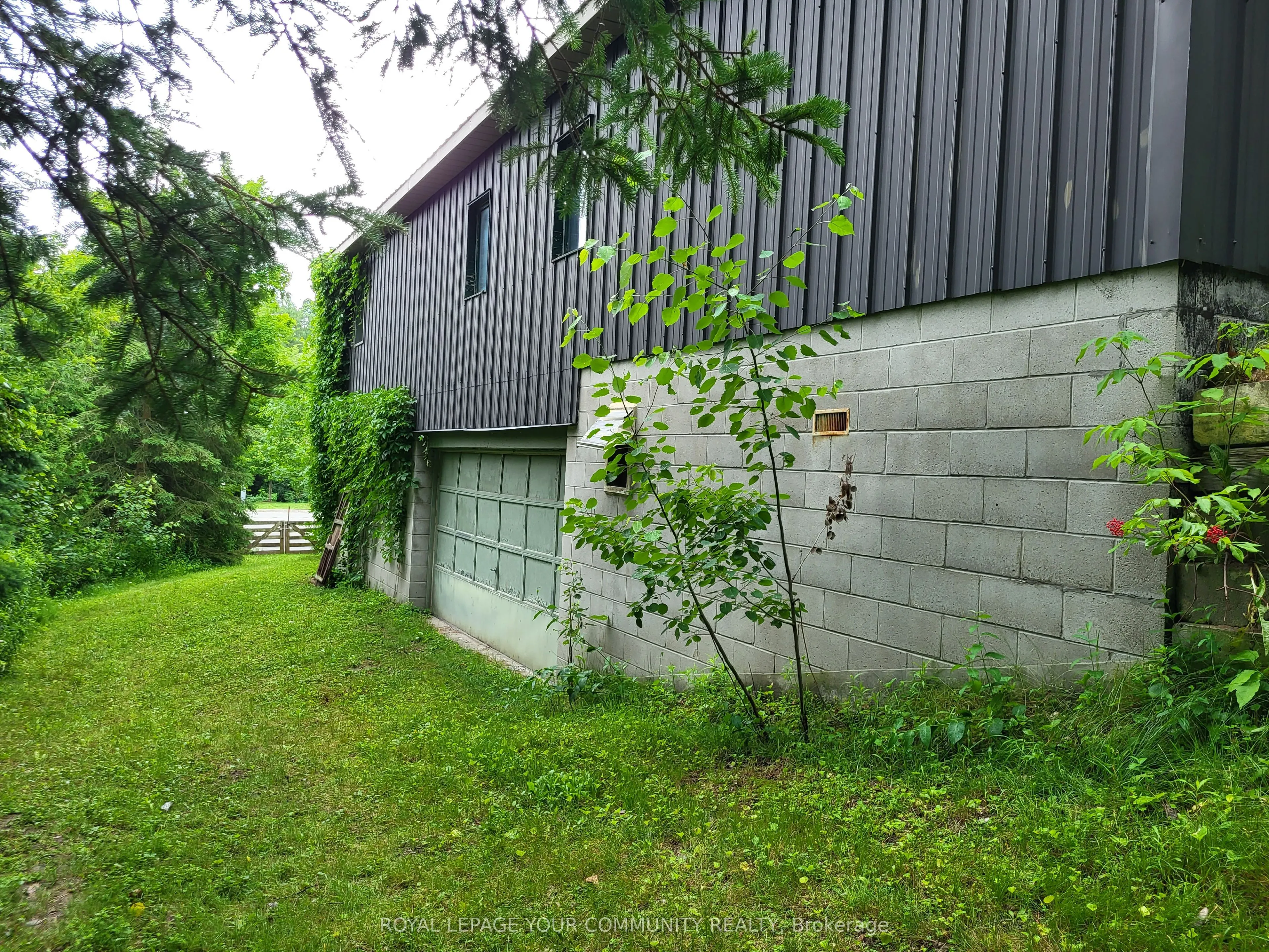 11419 Bathurst Street