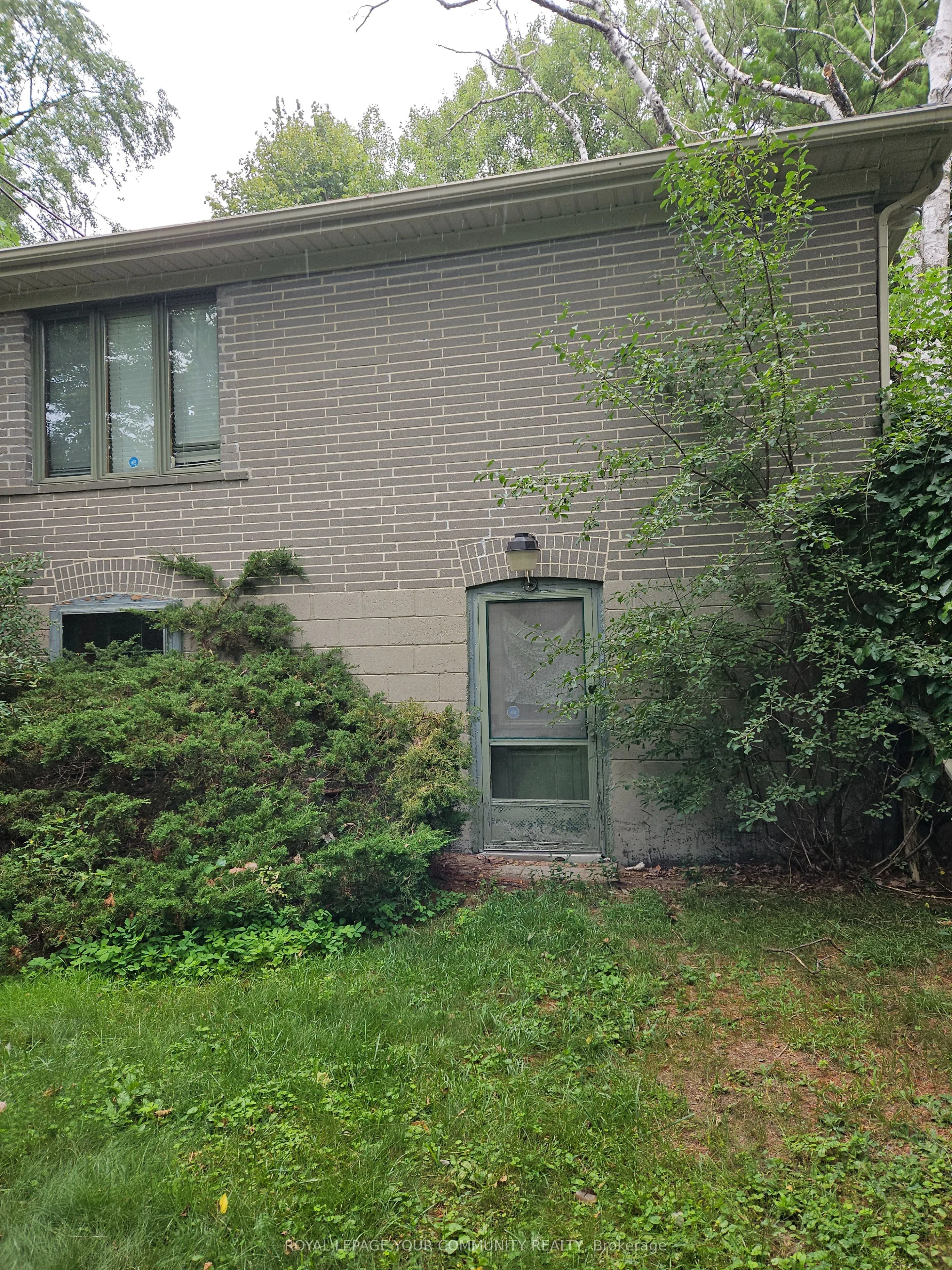 11419 Bathurst Street