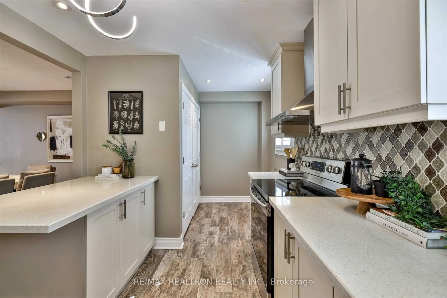 115 Henderson Avenue, #7