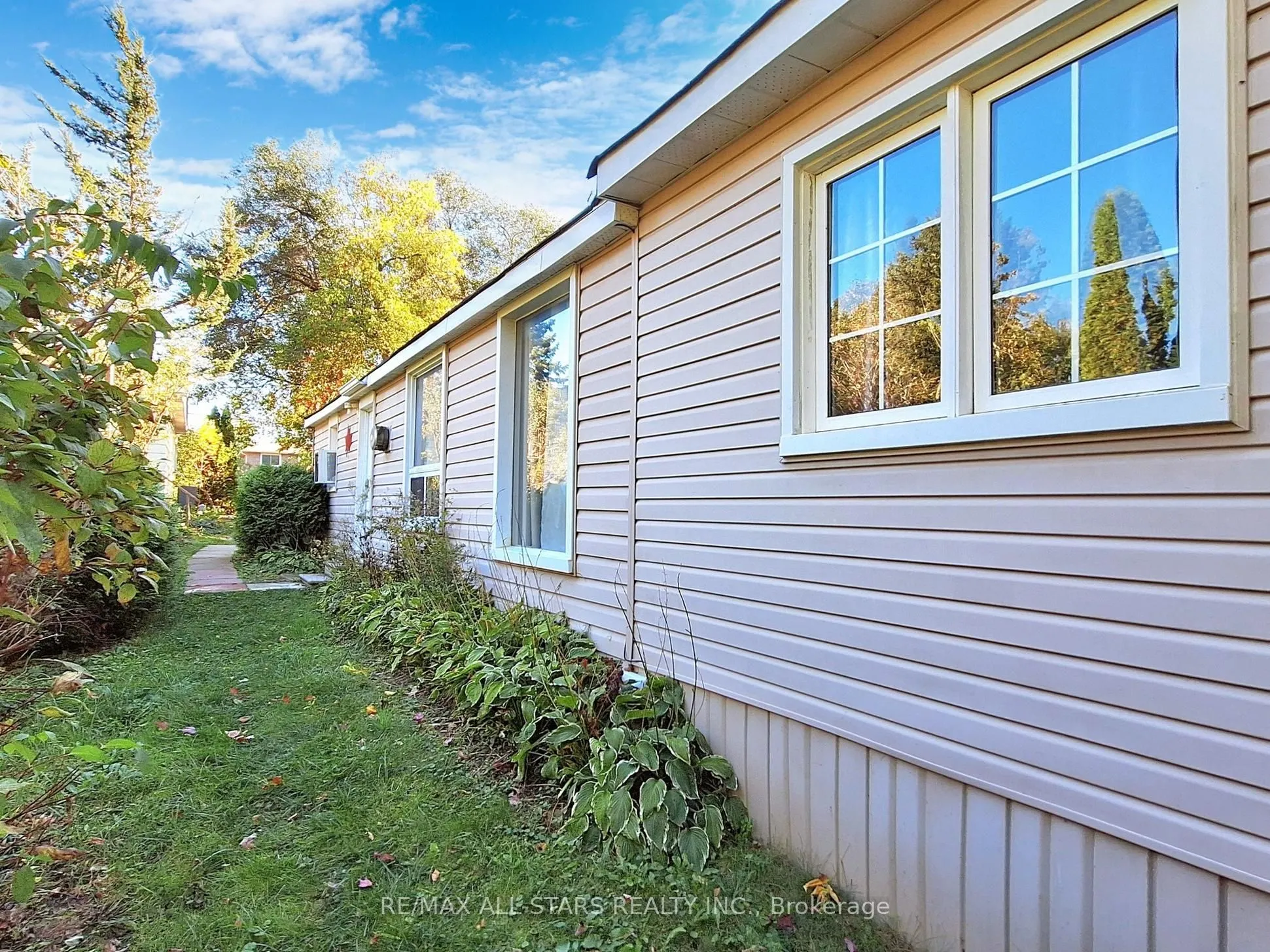 40 Riverglen Drive