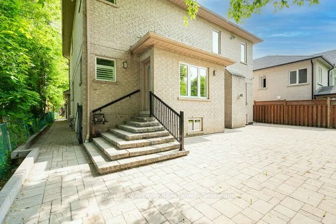 82 Naughton Drive