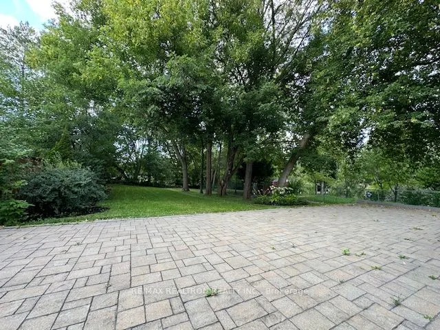 82 Naughton Drive