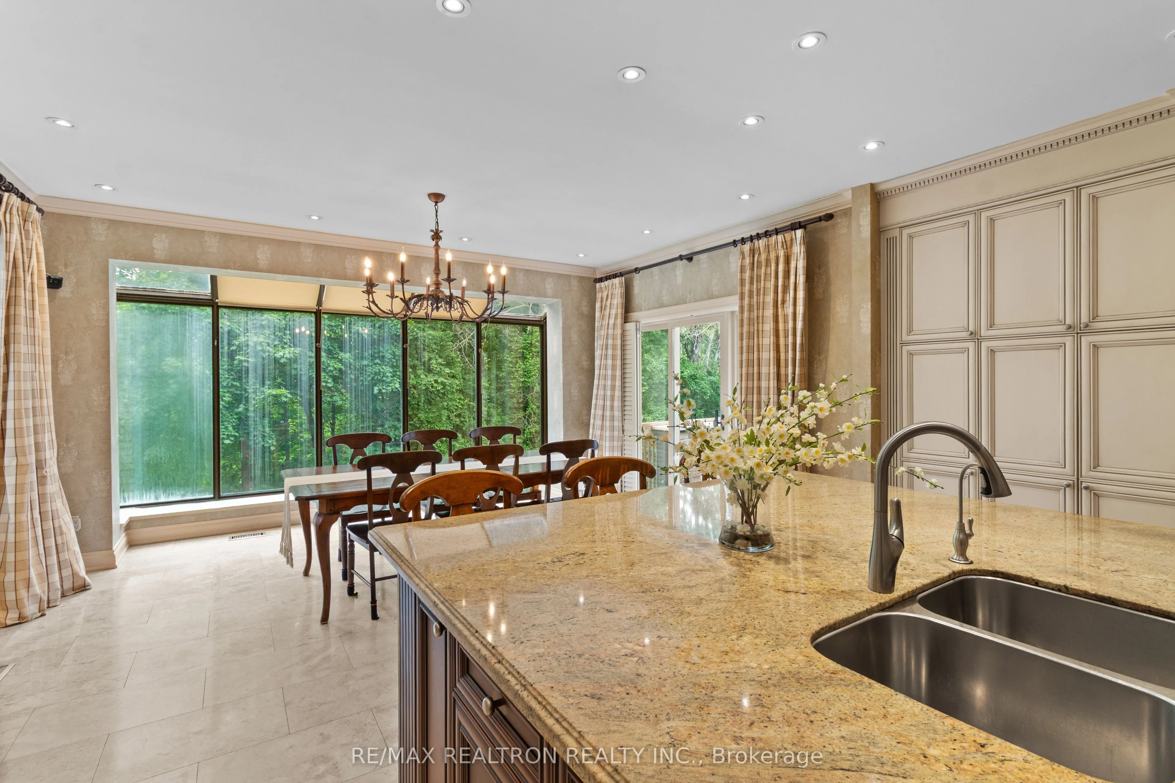 12 Moodie Drive