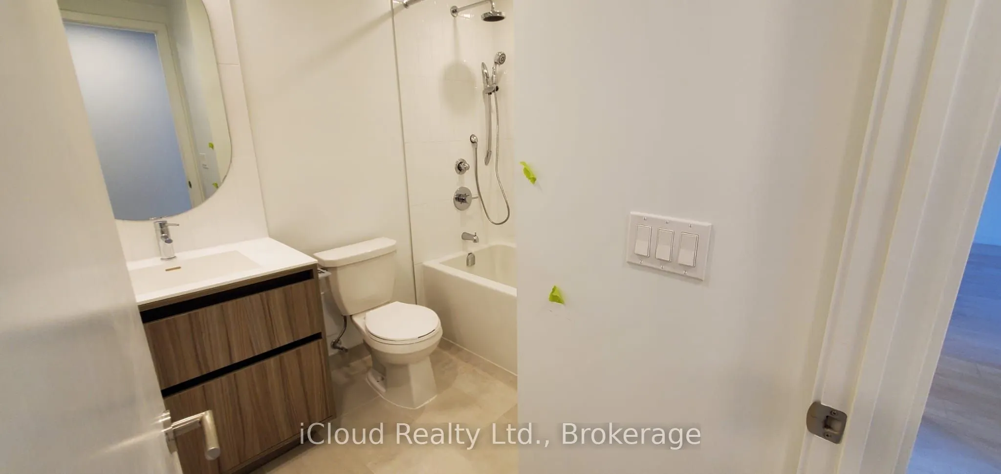 7950 Bathurst Street, #210
