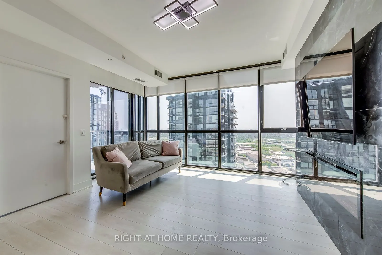 2916 Highway 7 Road, #3202