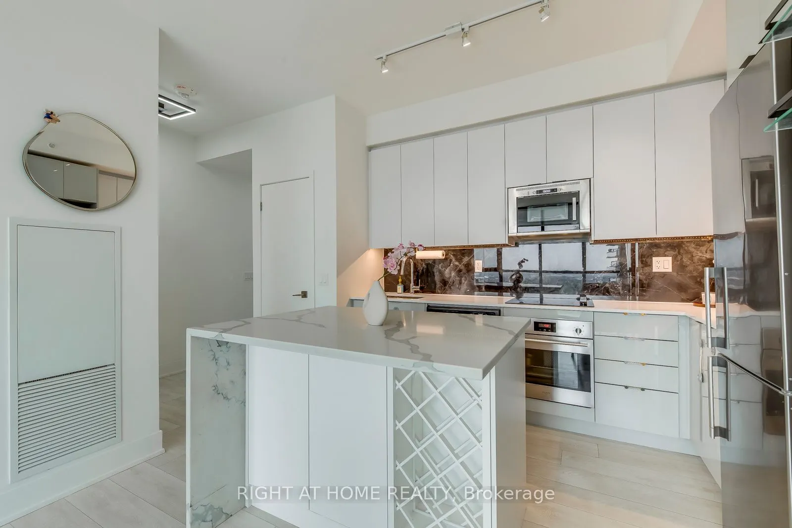 2916 Highway 7 Road, #3202