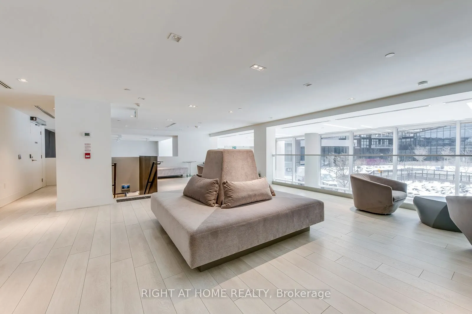 2916 Highway 7 Road, #3202