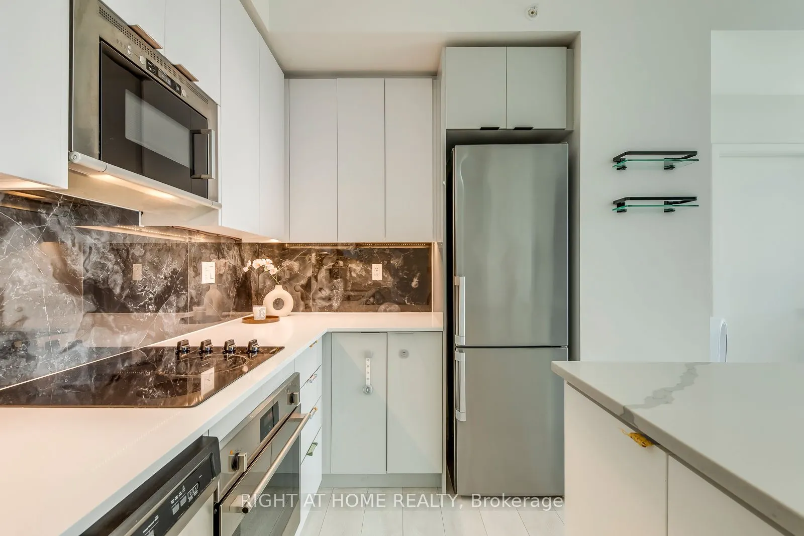 2916 Highway 7 Road, #3202